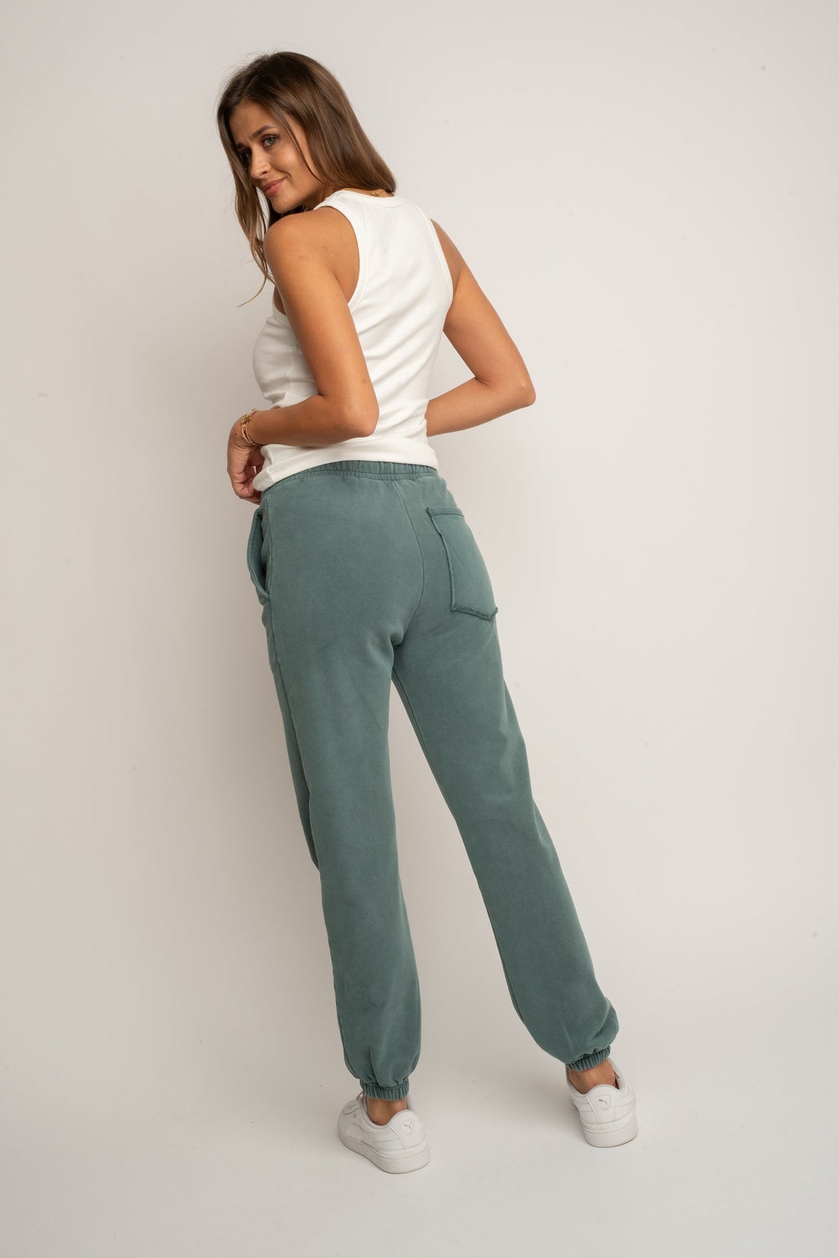 SPODNIE DRESOWE REGULAR FIT Z EFEKTEM WASHED ZIELONE - LAHTI