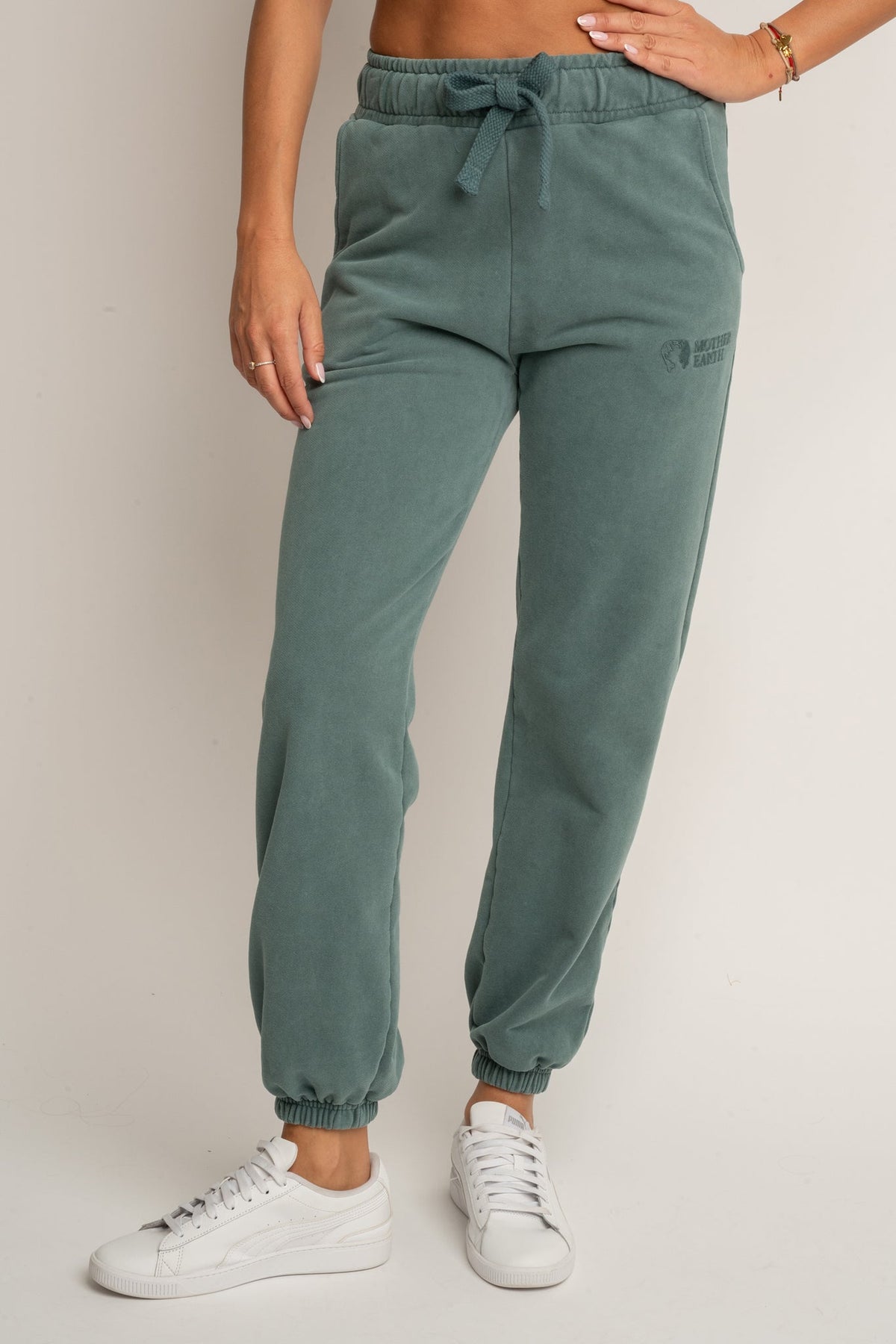 SPODNIE DRESOWE REGULAR FIT Z EFEKTEM WASHED ZIELONE - LAHTI