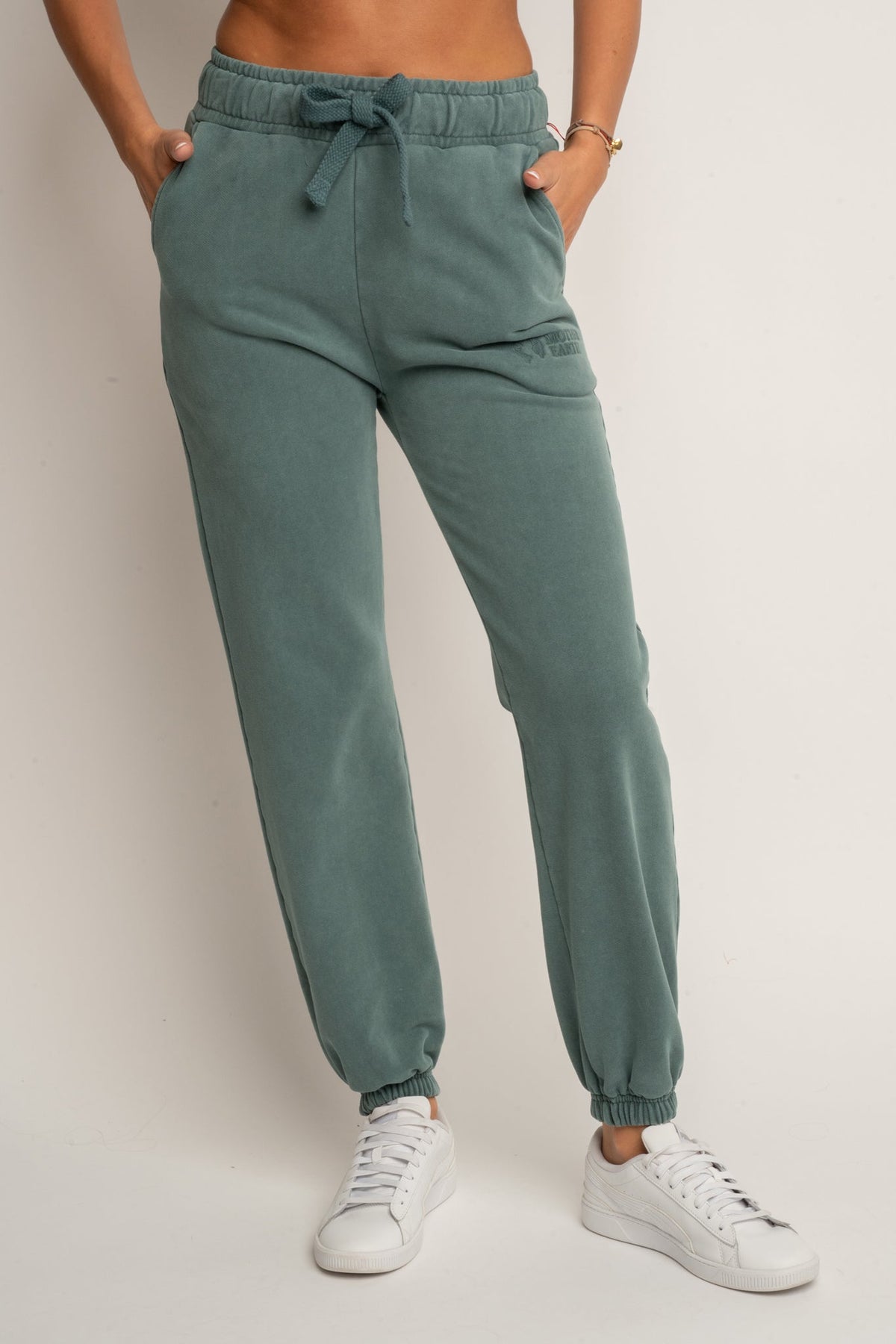 SPODNIE DRESOWE REGULAR FIT Z EFEKTEM WASHED ZIELONE - LAHTI