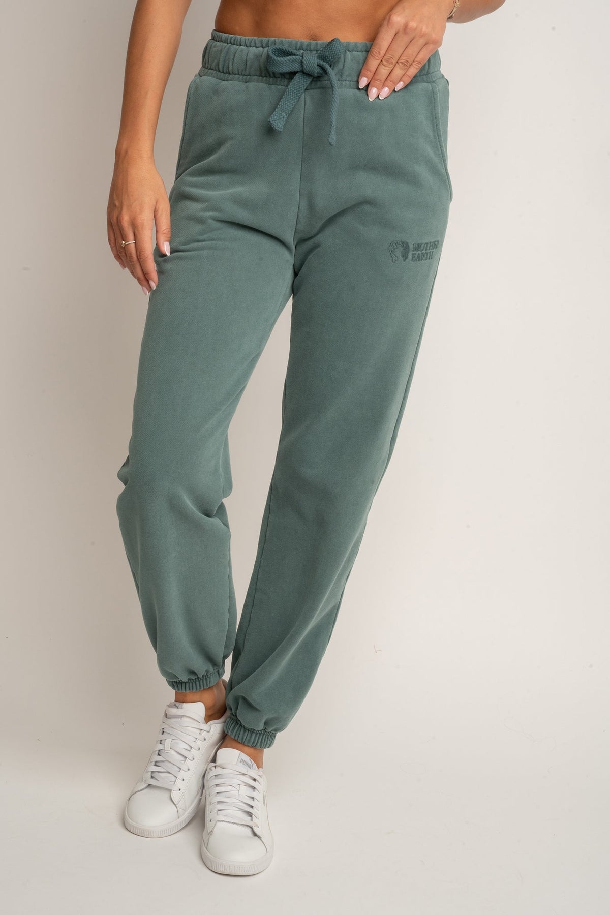 SPODNIE DRESOWE REGULAR FIT Z EFEKTEM WASHED ZIELONE - LAHTI