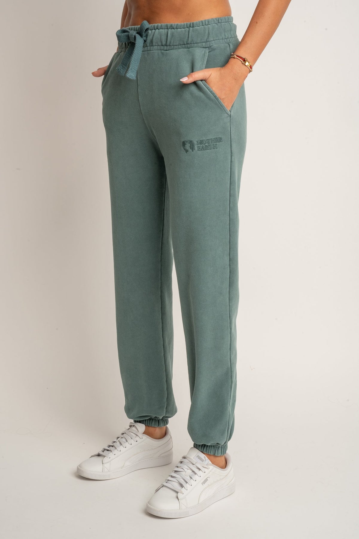 SPODNIE DRESOWE REGULAR FIT Z EFEKTEM WASHED ZIELONE - LAHTI
