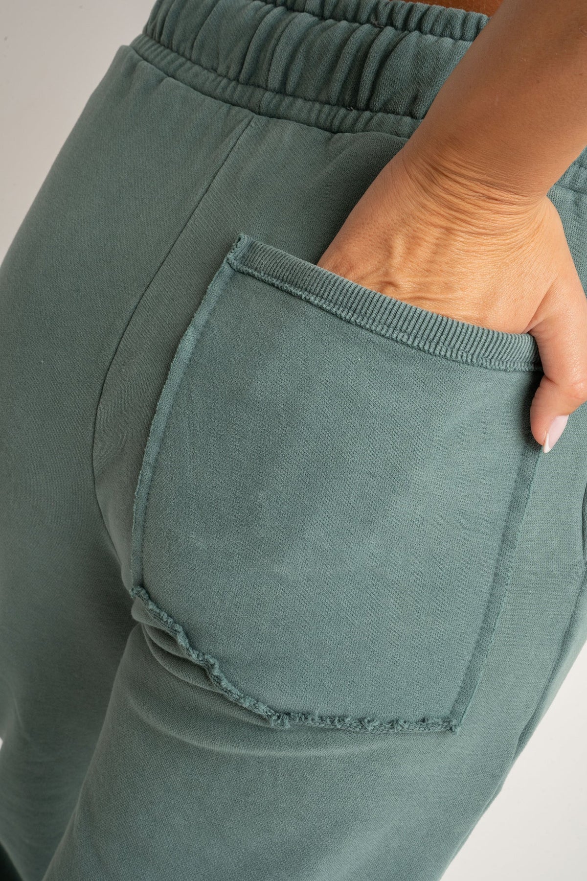 SPODNIE DRESOWE REGULAR FIT Z EFEKTEM WASHED ZIELONE - LAHTI