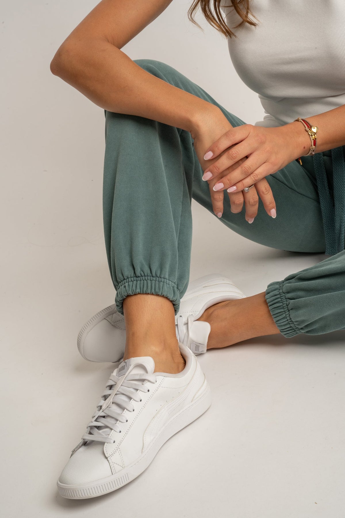 SPODNIE DRESOWE REGULAR FIT Z EFEKTEM WASHED ZIELONE - LAHTI