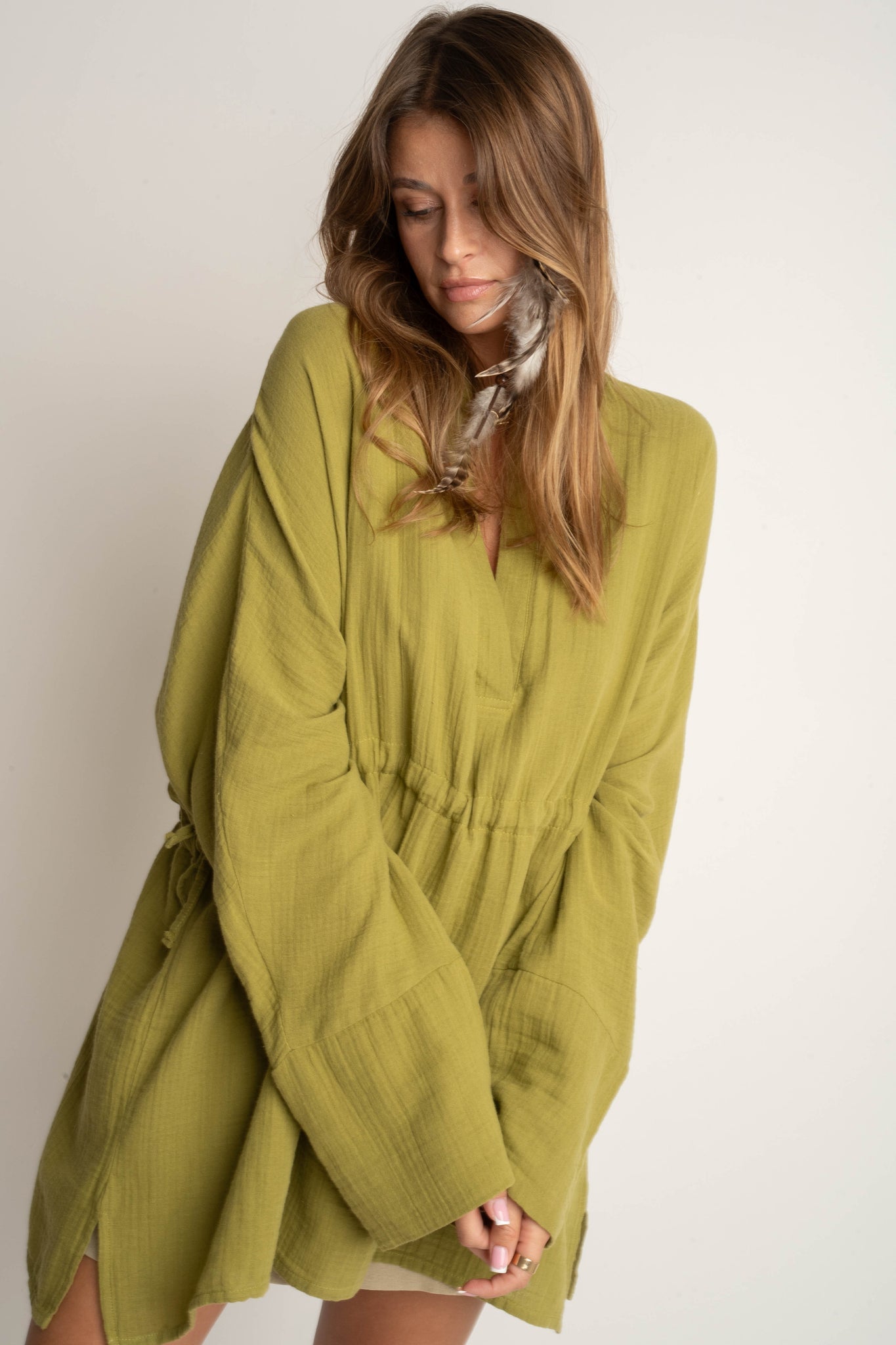 DAMSKA KOSZULA MUSLINOWA ZE SZNURKIEM ZIELONA- AGLAJA