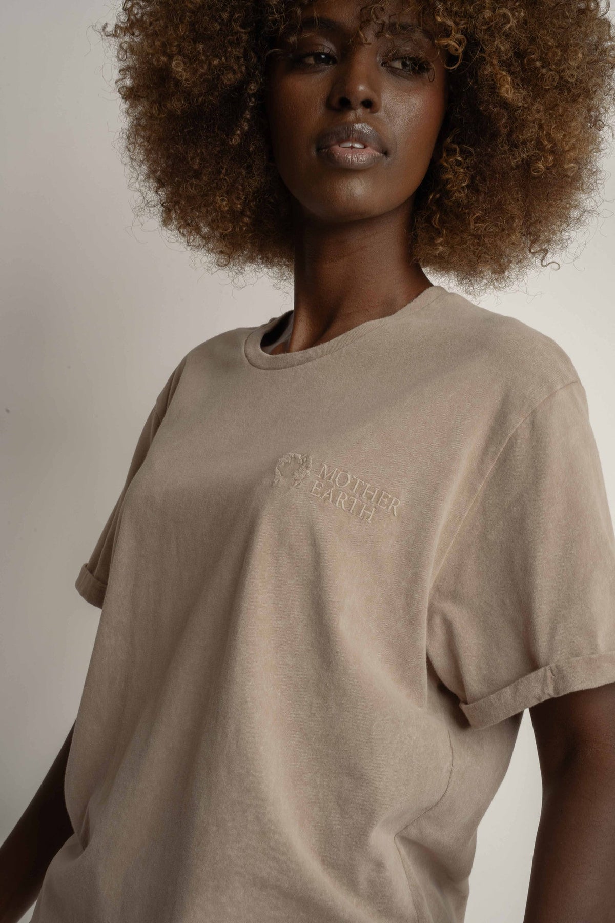 T-SHIRT Z EFEKTEM WASHED BEŻOWY - MOJAVE