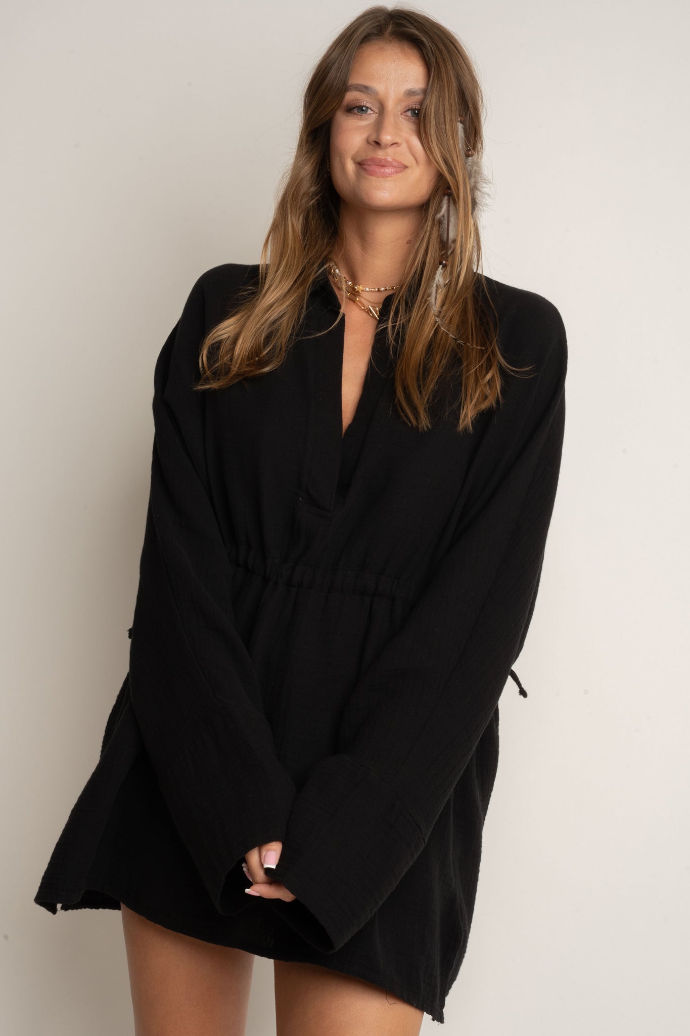 DAMSKA KOSZULA MUSLINOWA ZE SZNURKIEM CZARNA - AGLAJA