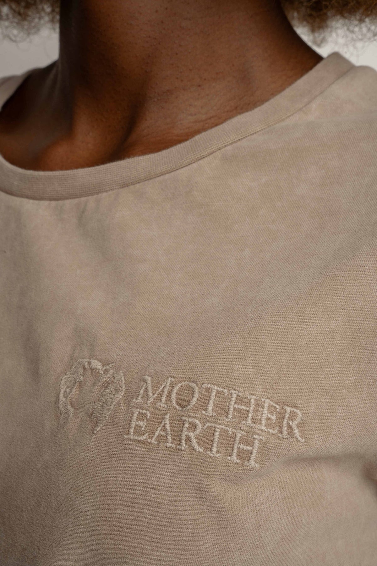 T-SHIRT Z EFEKTEM WASHED BEŻOWY - YUKON