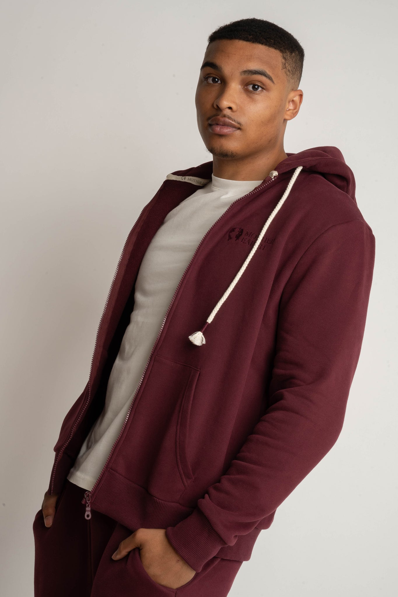 MĘSKA BLUZA Z KAPTUREM BORDOWA - NASSAU