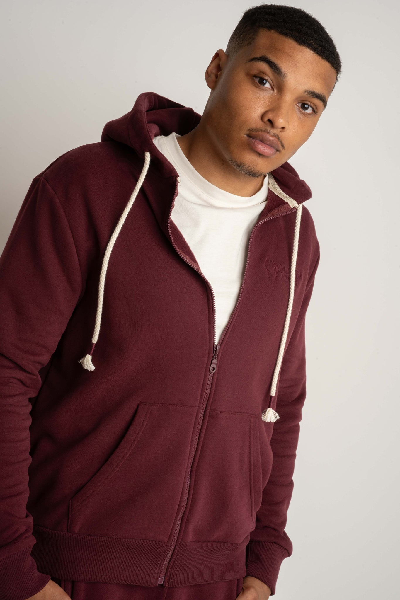 MĘSKA BLUZA Z KAPTUREM BORDOWA - NASSAU