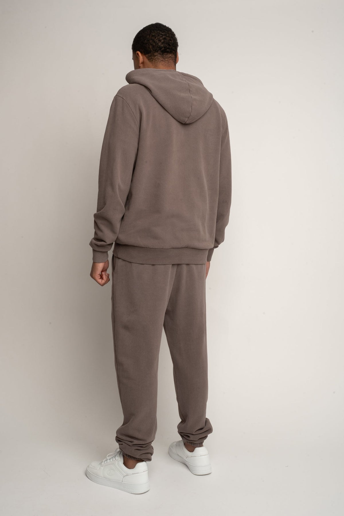 BLUZA MĘSKA Z KAPTUREM Z EFEKTEM WASHED BRĄZOWA - AARHUS