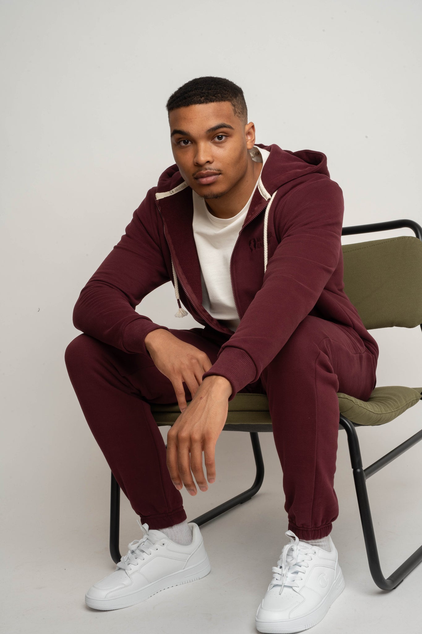 MĘSKA BLUZA Z KAPTUREM BORDOWA - NASSAU