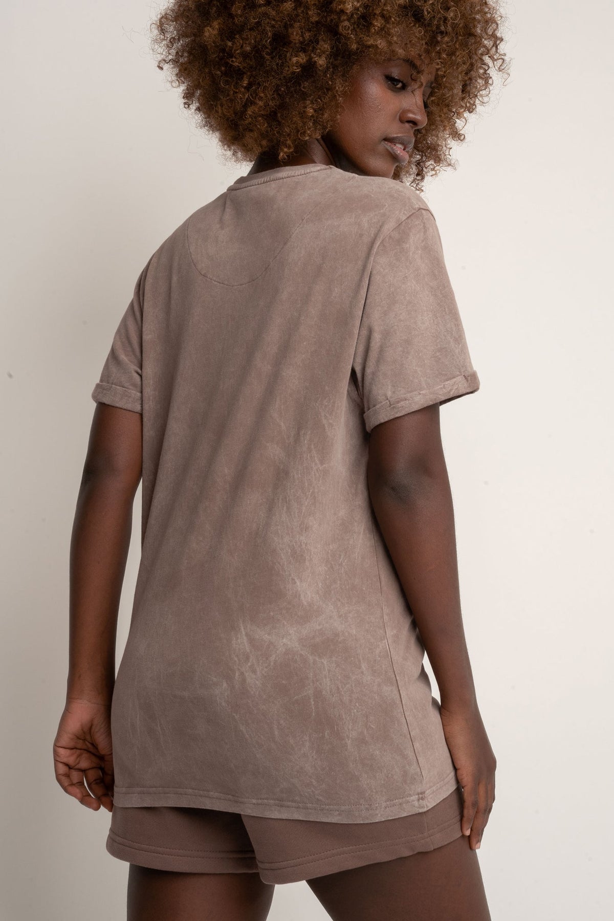 T-SHIRT Z EFEKTEM WASHED BRĄZOWY - MOJAVE