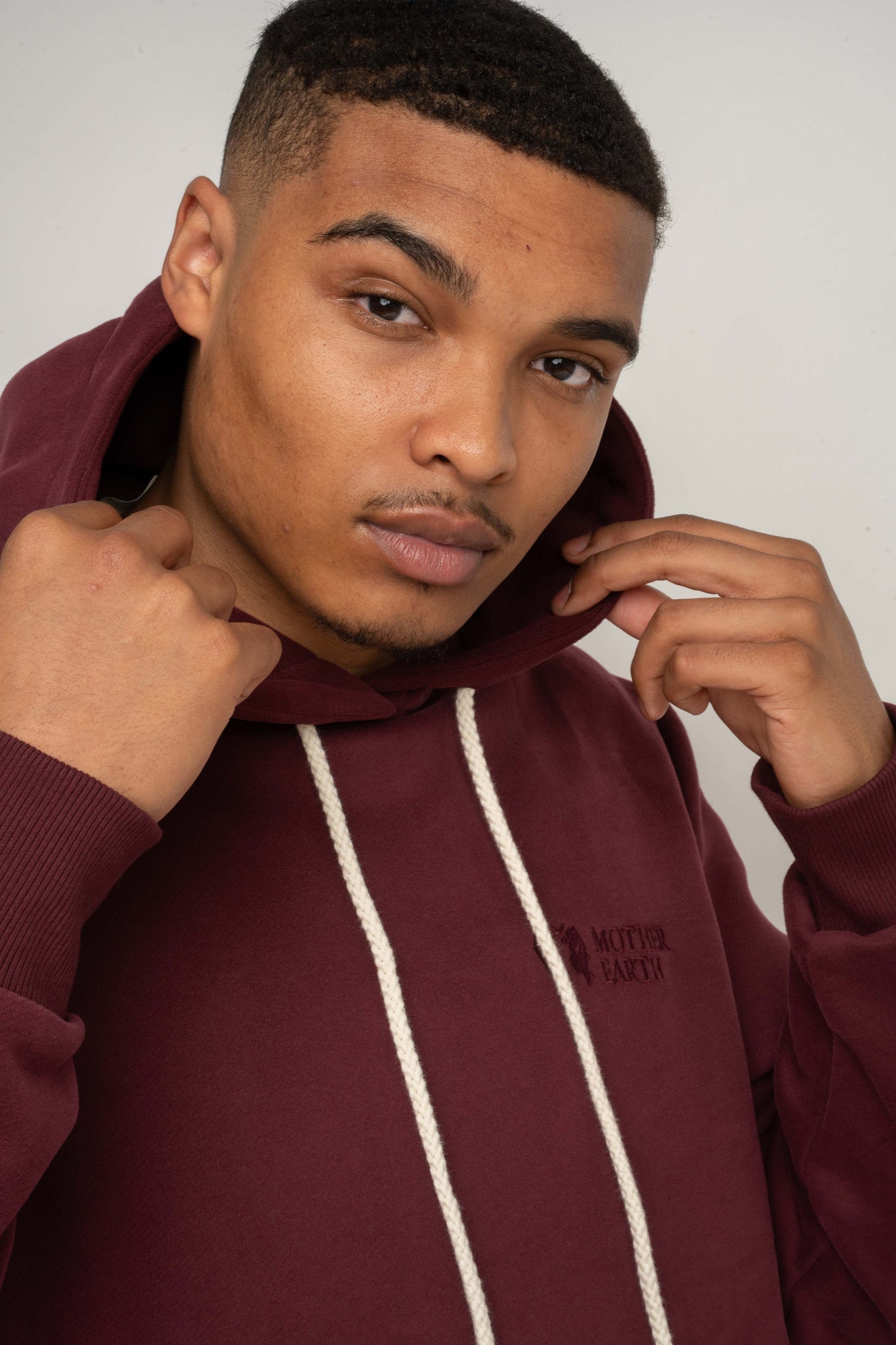 MĘSKA BLUZA Z KAPTUREM BORDOWA - ASTON