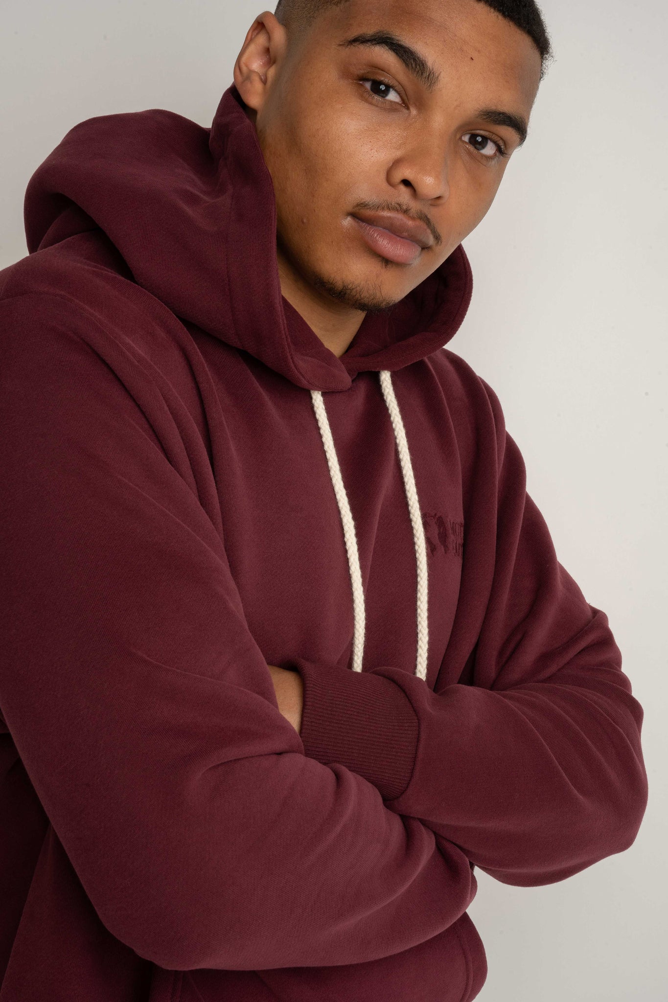 MĘSKA BLUZA Z KAPTUREM BORDOWA - ASTON
