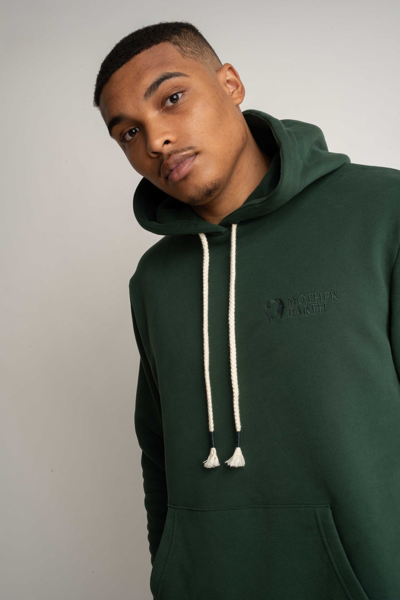 MĘSKA BLUZA Z KAPTUREM CIEMNOZIELONA - ASTON