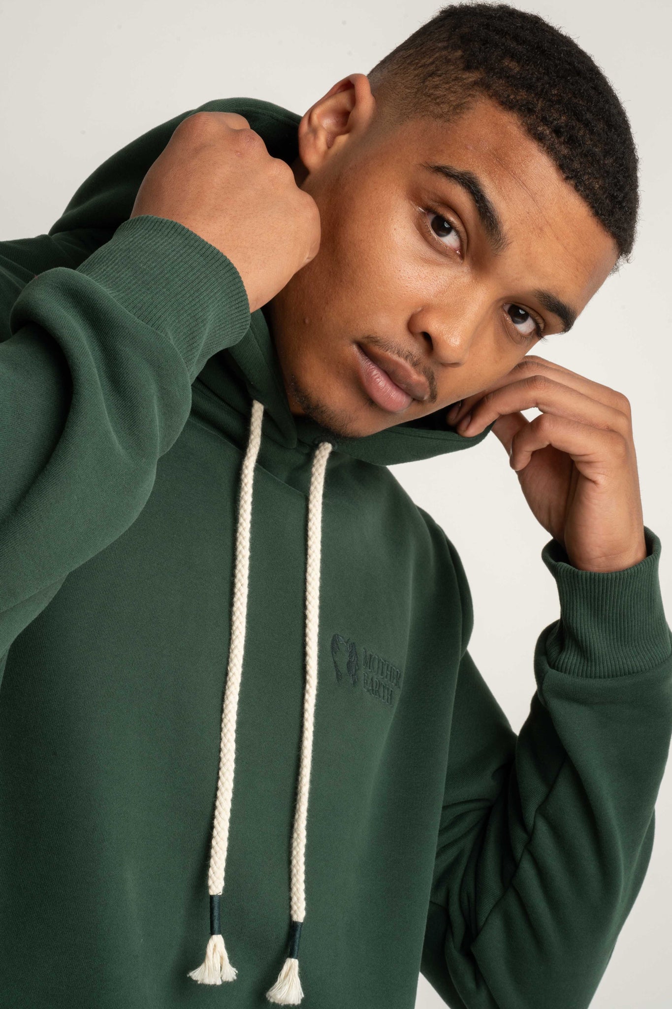 MĘSKA BLUZA Z KAPTUREM CIEMNOZIELONA - ASTON