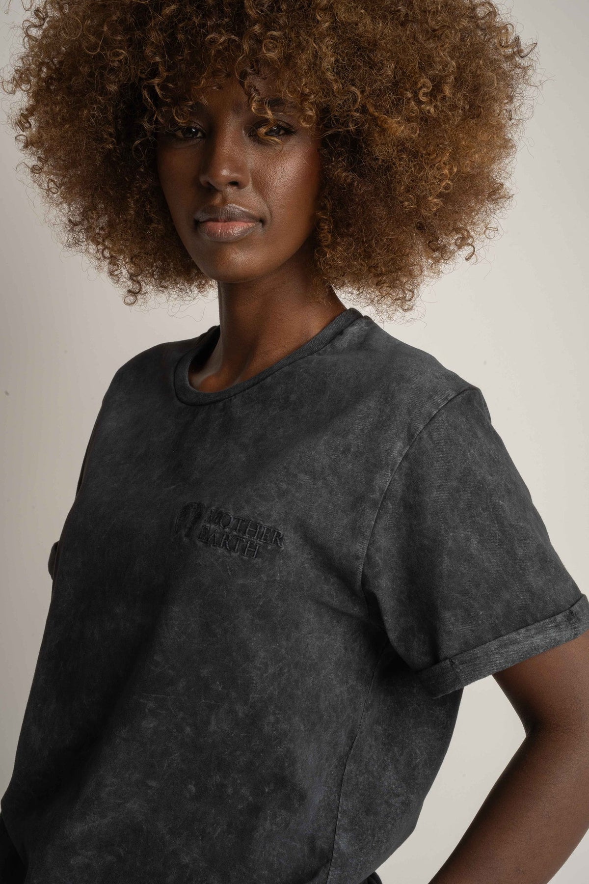 T-SHIRT Z EFEKTEM WASHED CZARNY - MOJAVE