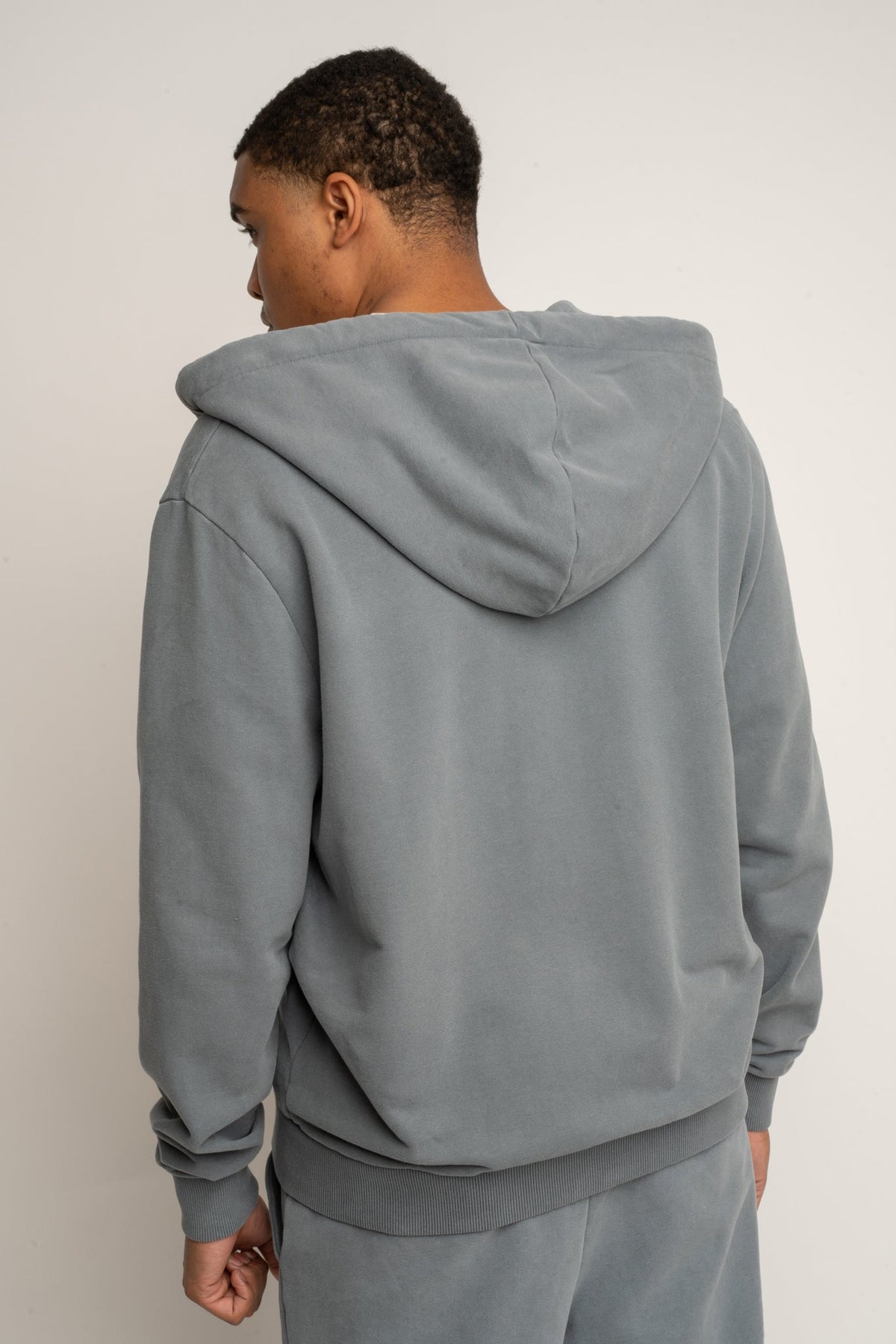 MĘSKA ROZPINANA BLUZA Z KAPTUREM Z EFEKTEM WASHED ANTRACYTOWA - STOCKHOLM
