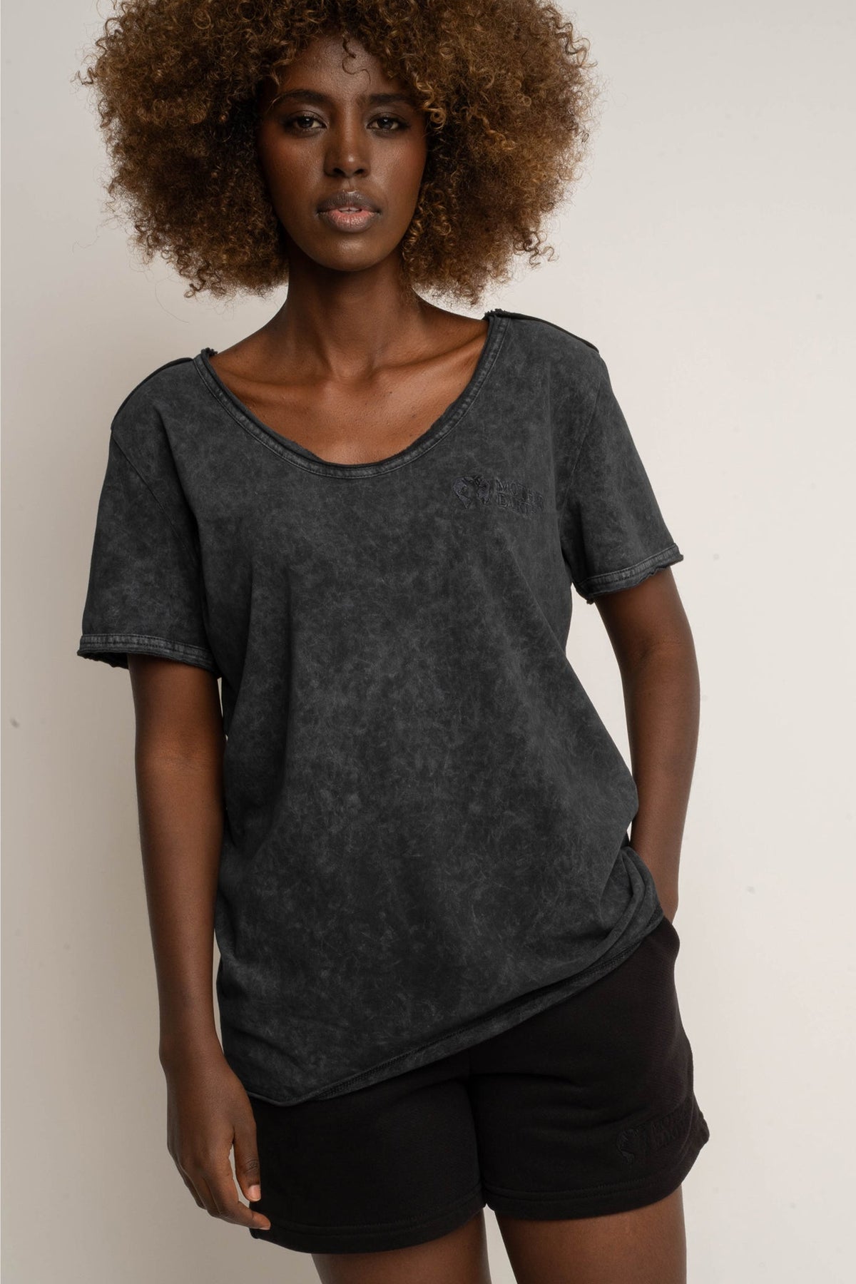 T-SHIRT Z EFEKTEM WASHED CZARNY - SEINE
