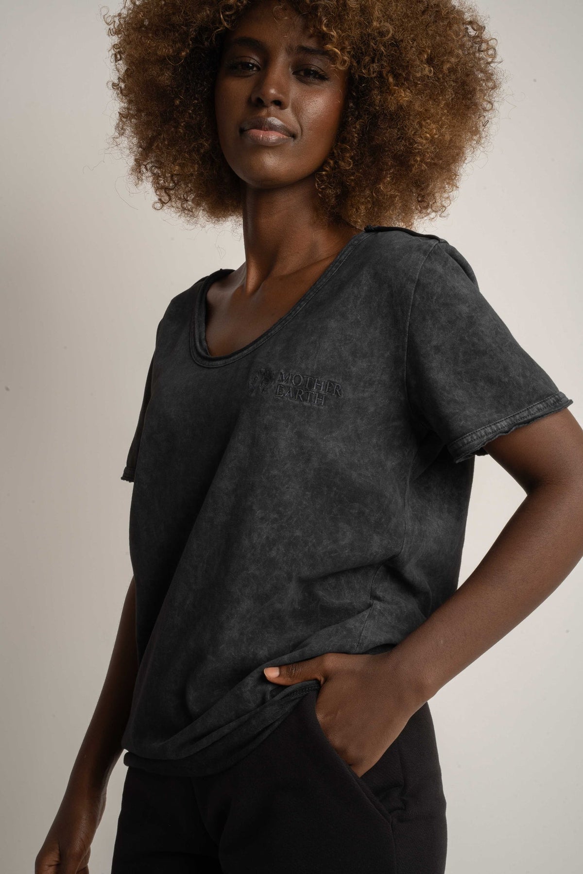 T-SHIRT Z EFEKTEM WASHED CZARNY - SEINE