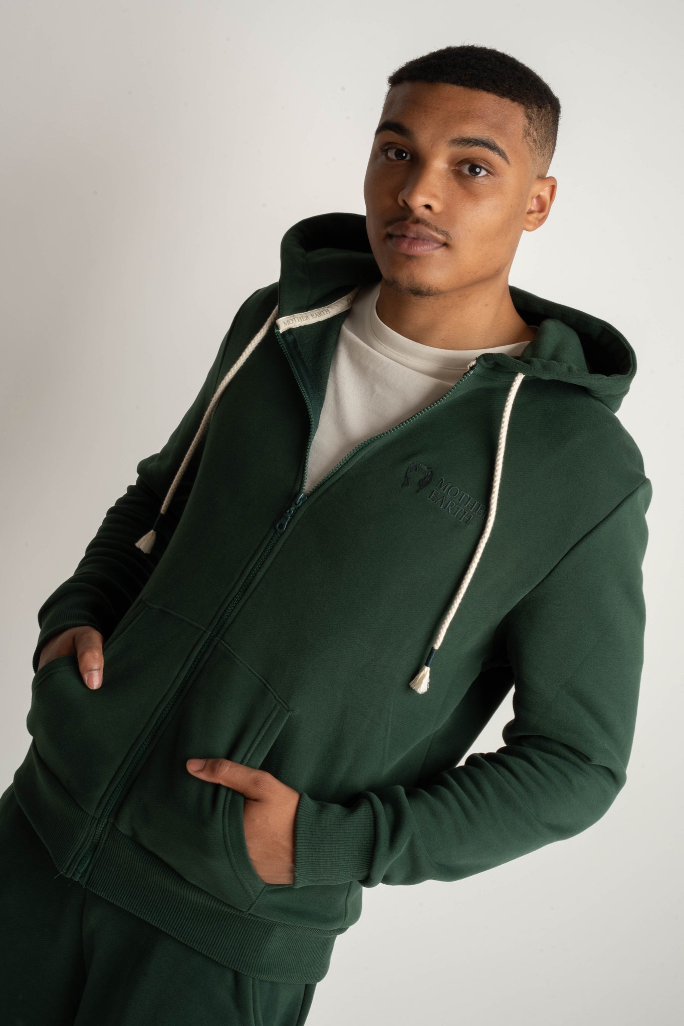 MĘSKA BLUZA Z KAPTUREM CIEMNOZIELONA - NASSAU