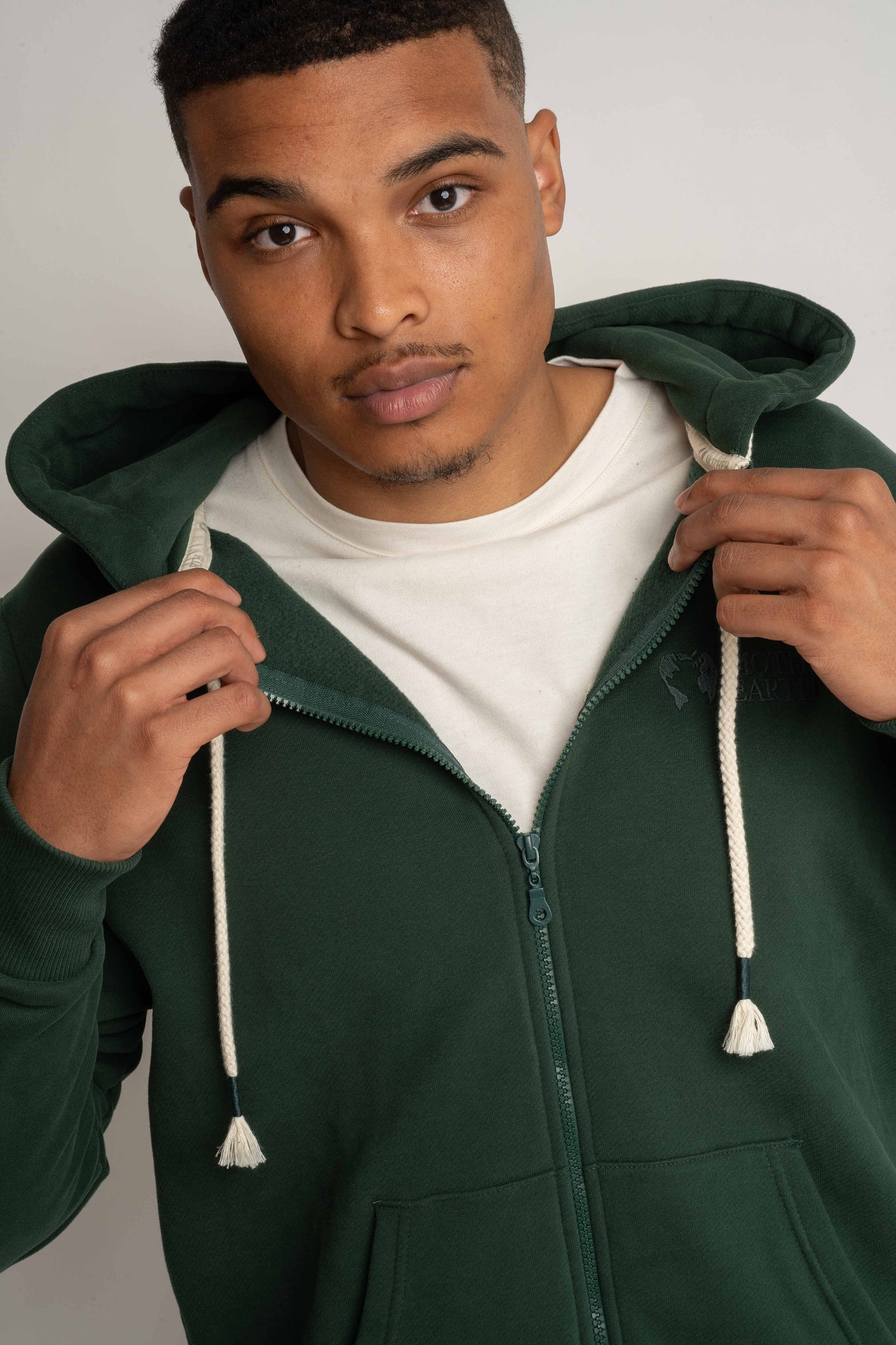 MĘSKA BLUZA Z KAPTUREM CIEMNOZIELONA - NASSAU