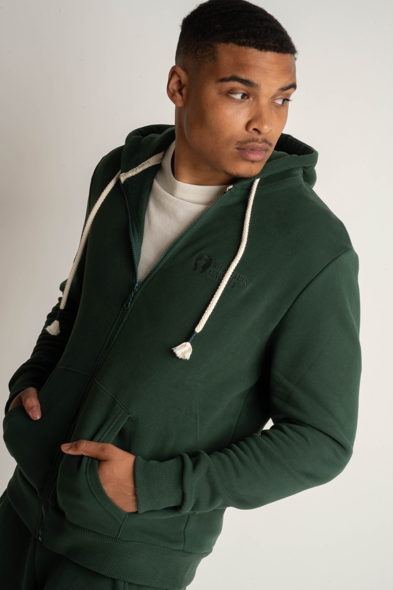 MĘSKA BLUZA Z KAPTUREM CIEMNOZIELONA - NASSAU