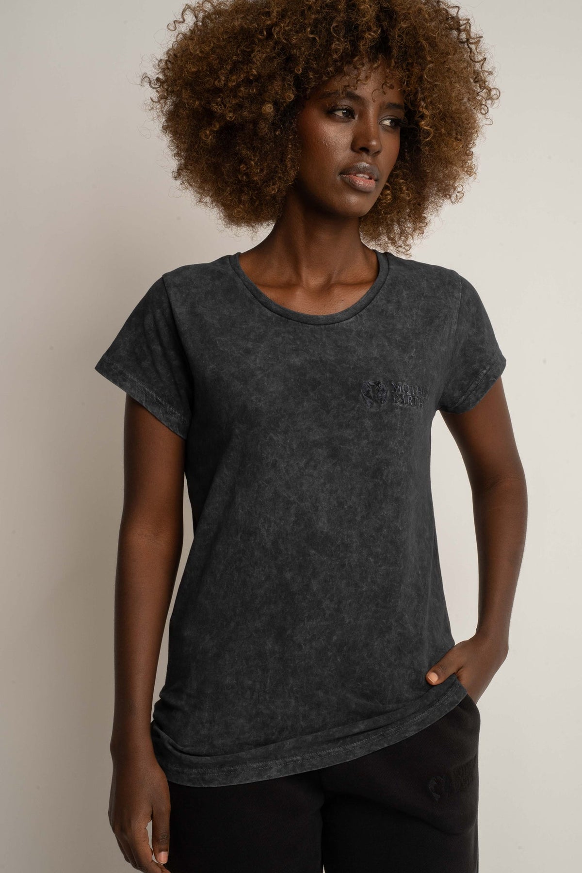T-SHIRT Z EFEKTEM WASHED CZARNY - YUKON