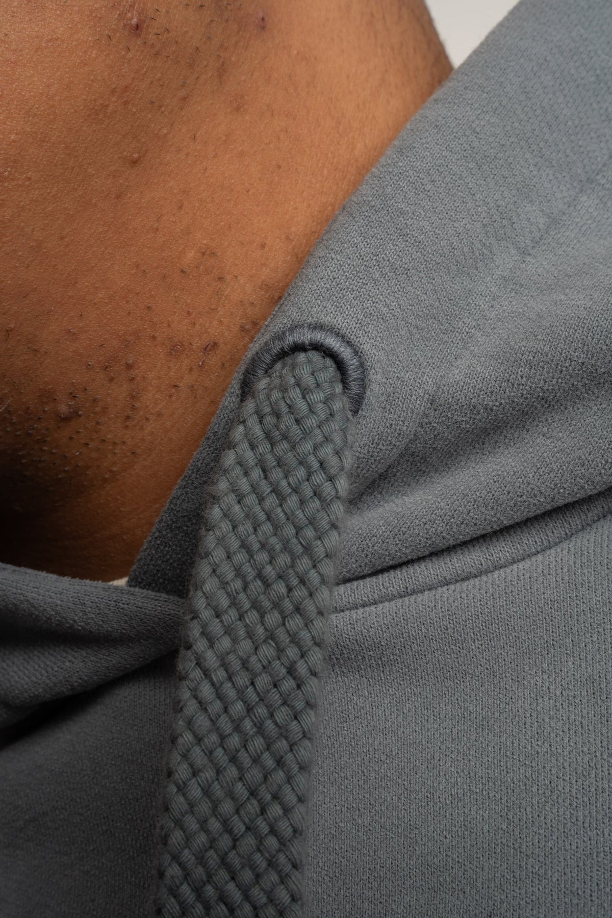 BLUZA MĘSKA Z KAPTUREM Z EFEKTEM WASHED ANTRACYTOWA - AARHUS