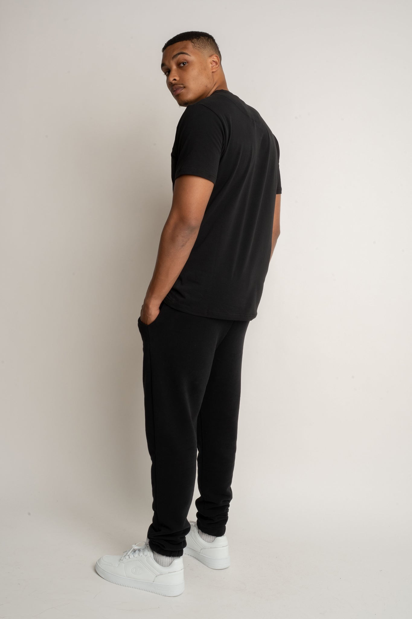 T-SHIRT MĘSKI CZARNY - EVEREST