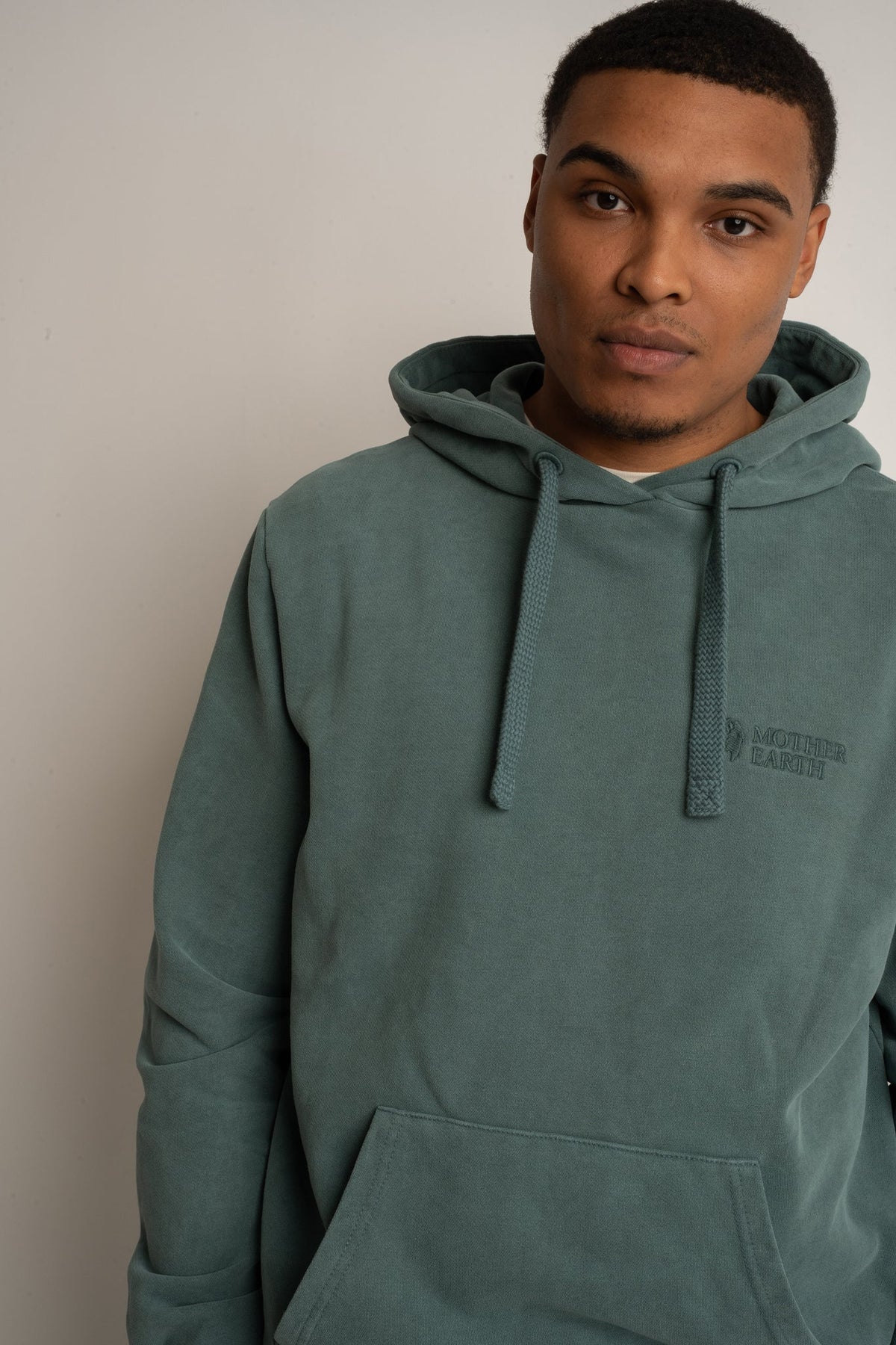BLUZA MĘSKA Z KAPTUREM Z EFEKTEM WASHED ZIELONA – AARHUS