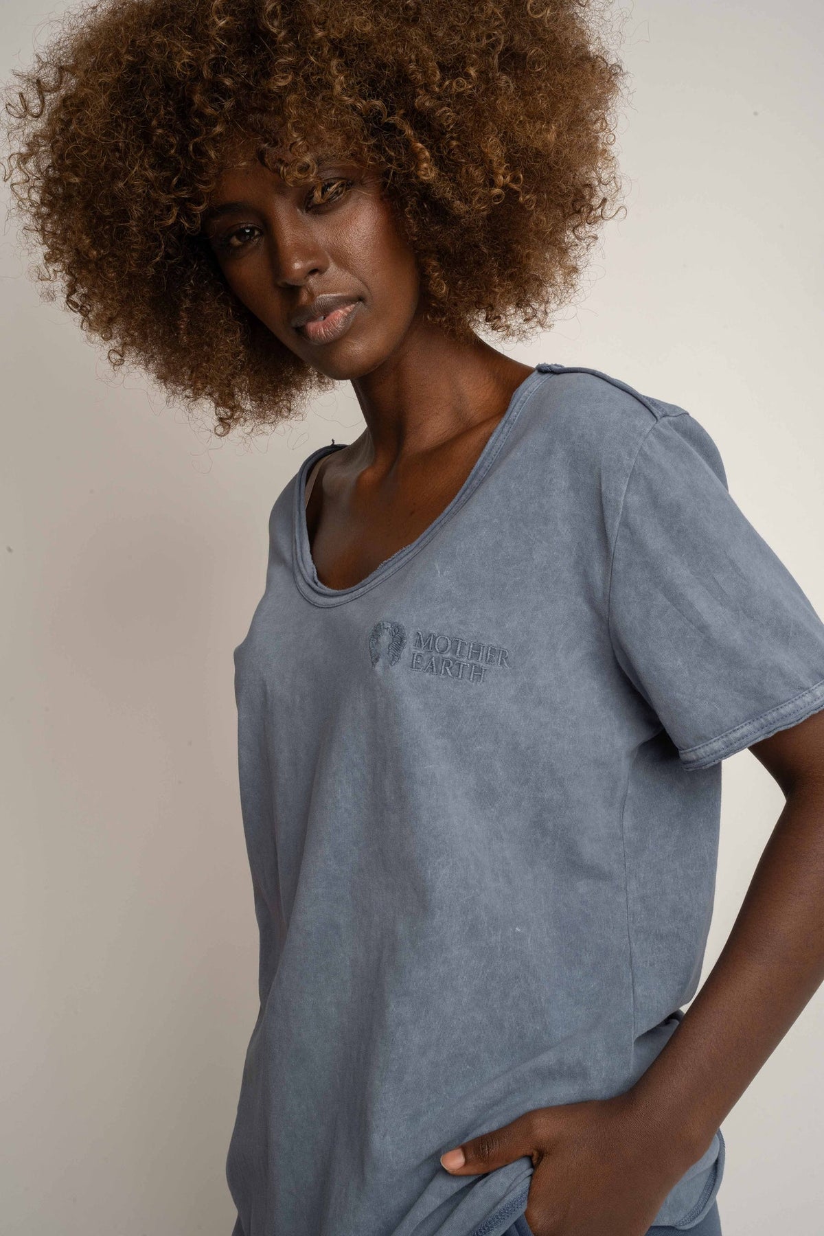 T-SHIRT Z EFEKTEM WASHED GRANATOWY - SEINE