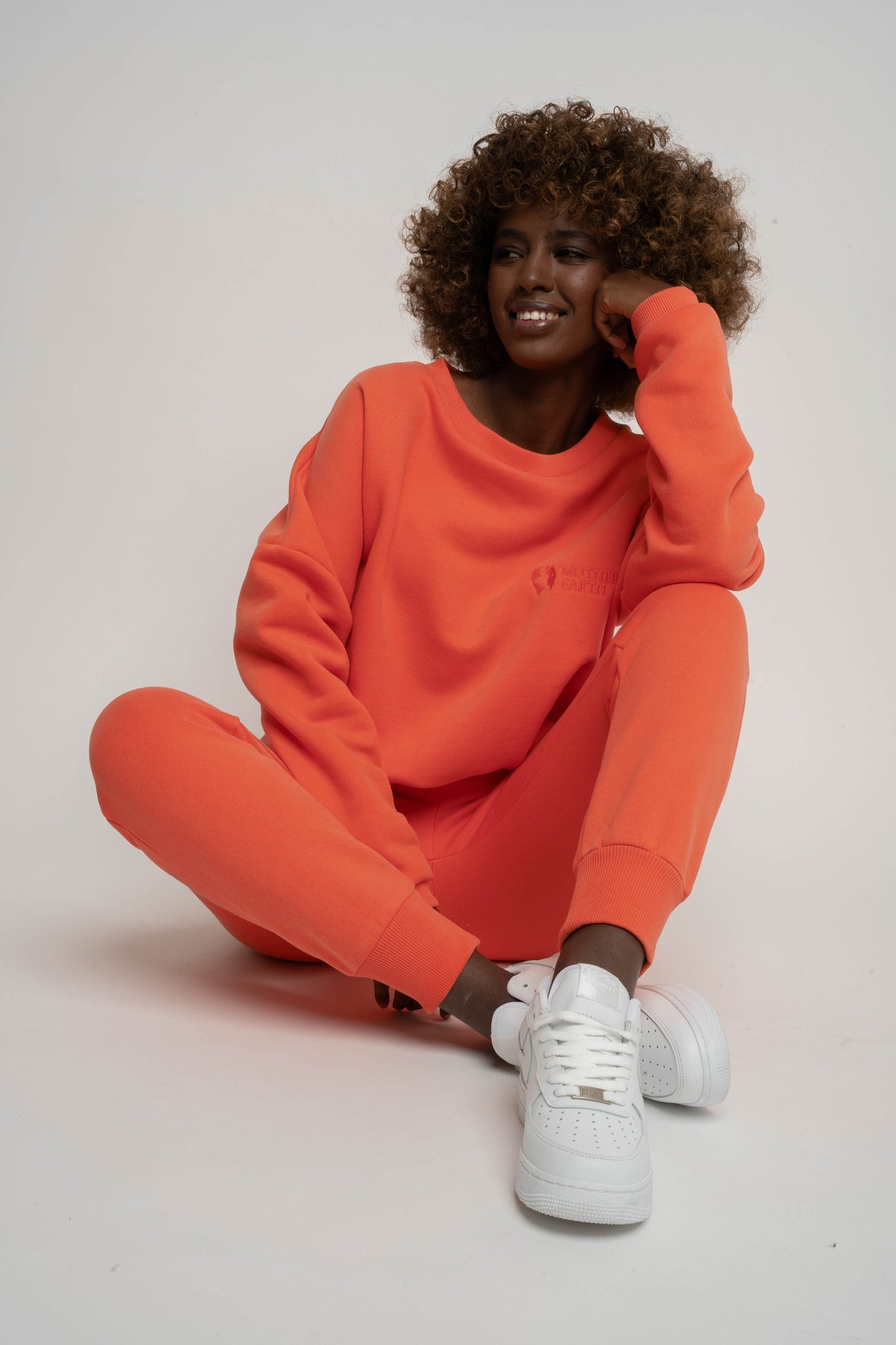 BLUZA O KROJU REGULAR FIT Z DŁUŻSZYM TYŁEM PUMPKIN POMARAŃCZOWA - COOK