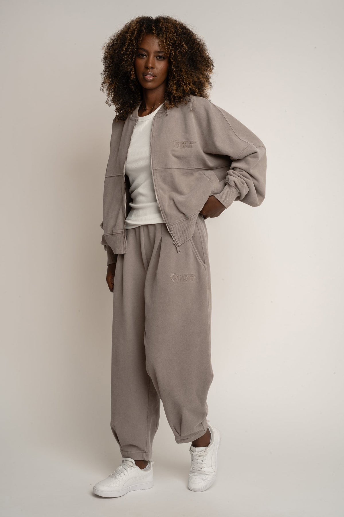 BLUZA BASEBALLÓWKA Z EFEKTEM WASHED MOCCA - ALESUND