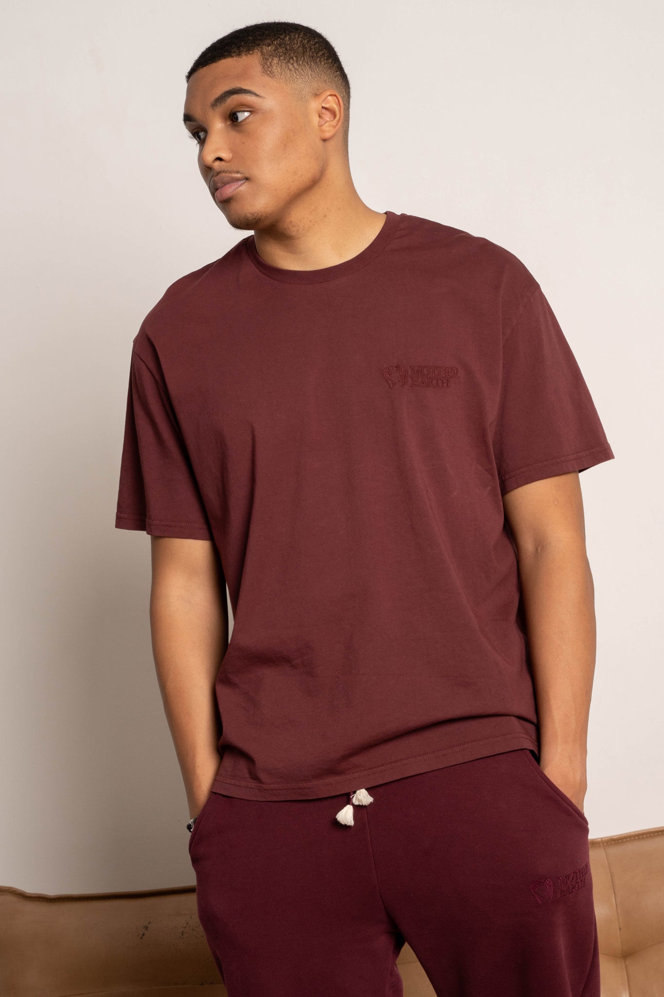 T-SHIRT OVERSIZE Z DELIKATNYM EFEKTEM SPRANIA BORDOWY - MOROTAI