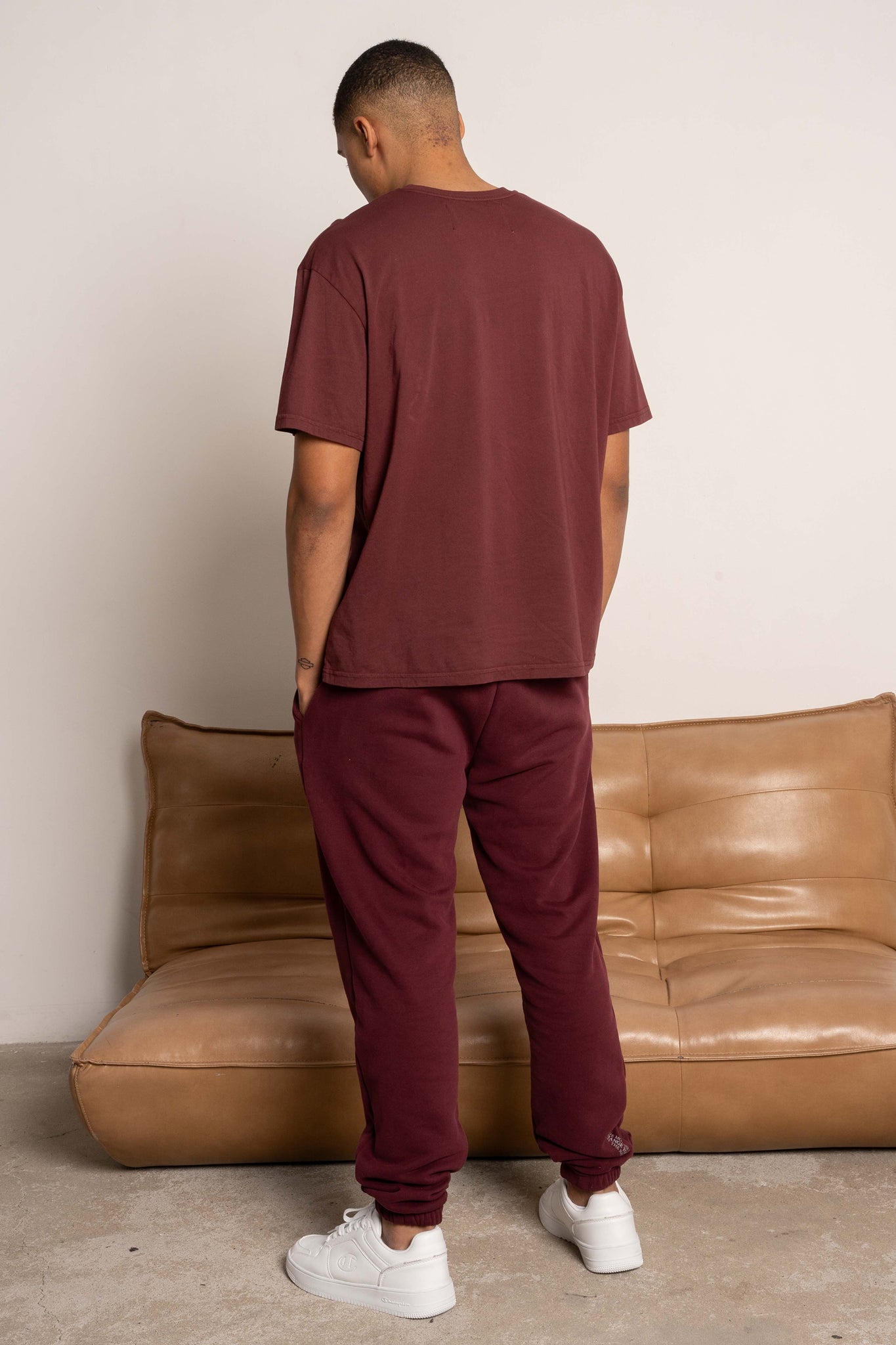 T-SHIRT OVERSIZE Z DELIKATNYM EFEKTEM SPRANIA BORDOWY - MOROTAI