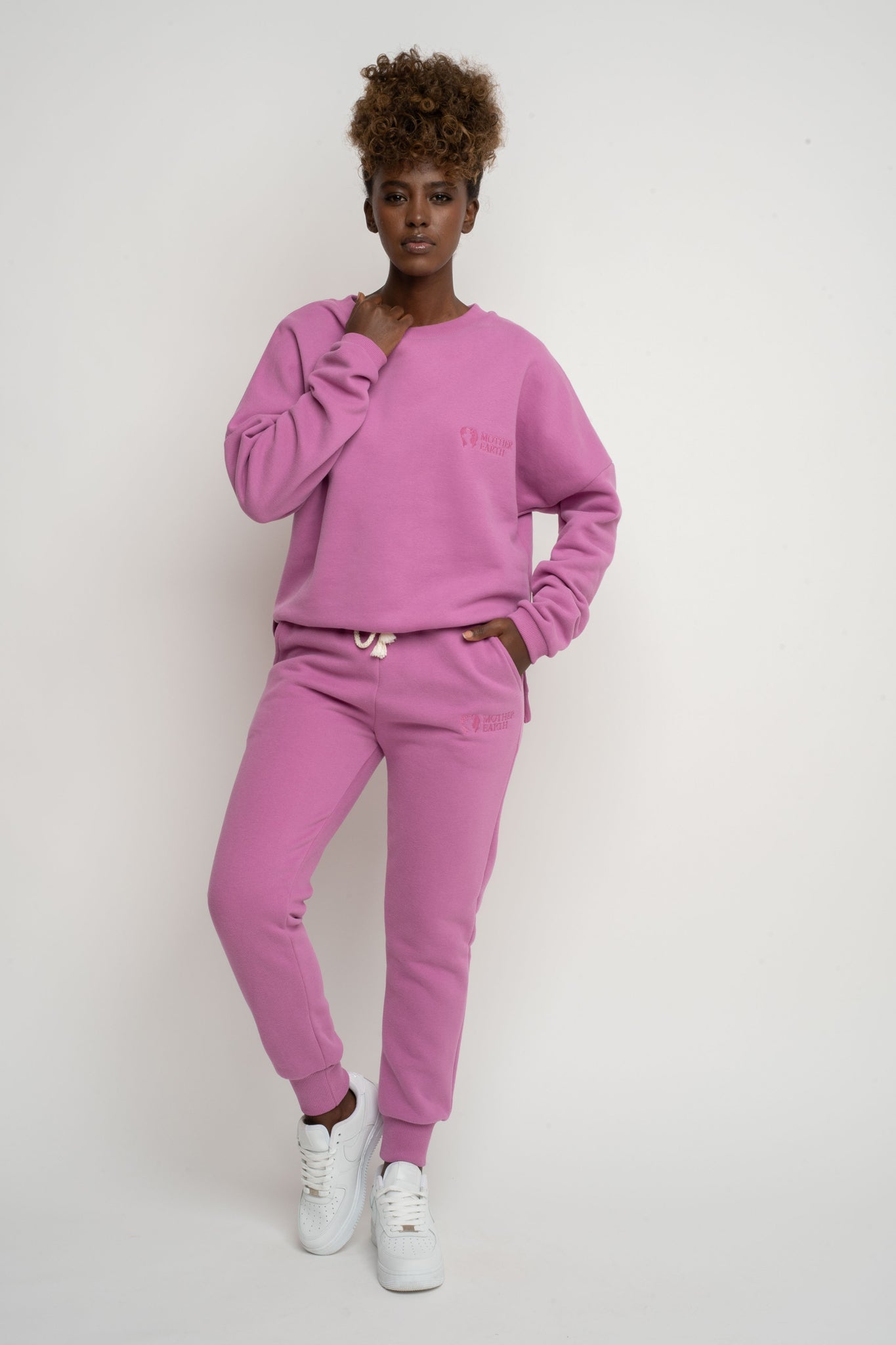 BLUZA O KROJU REGULAR FIT Z DŁUŻSZYM TYŁEM CUKIERKOWY RÓŻ - COOK