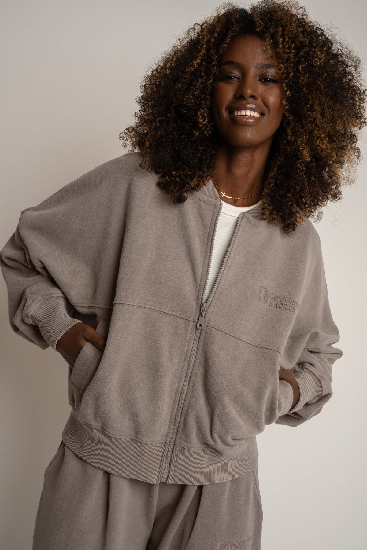 BLUZA BASEBALLÓWKA Z EFEKTEM WASHED MOCCA - ALESUND
