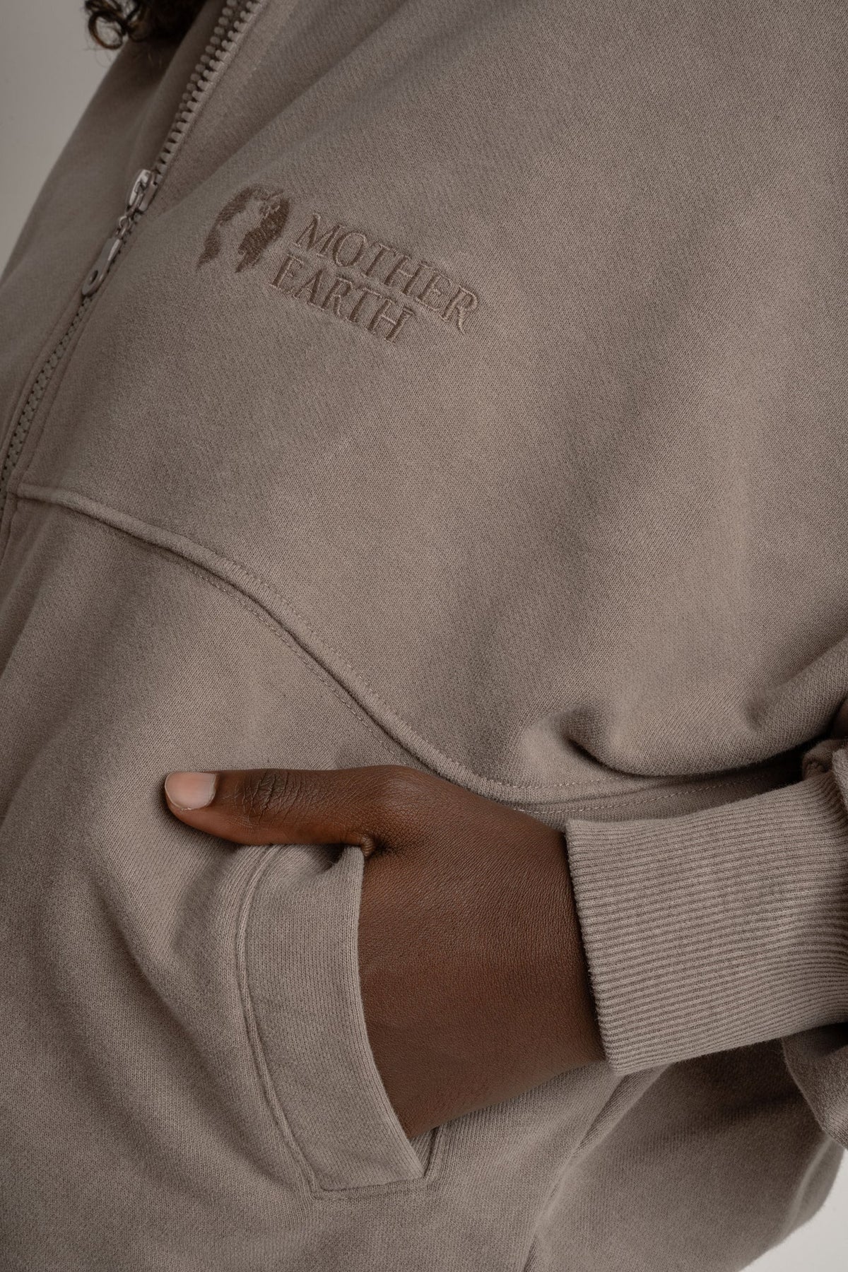 BLUZA BASEBALLÓWKA Z EFEKTEM WASHED MOCCA - ALESUND