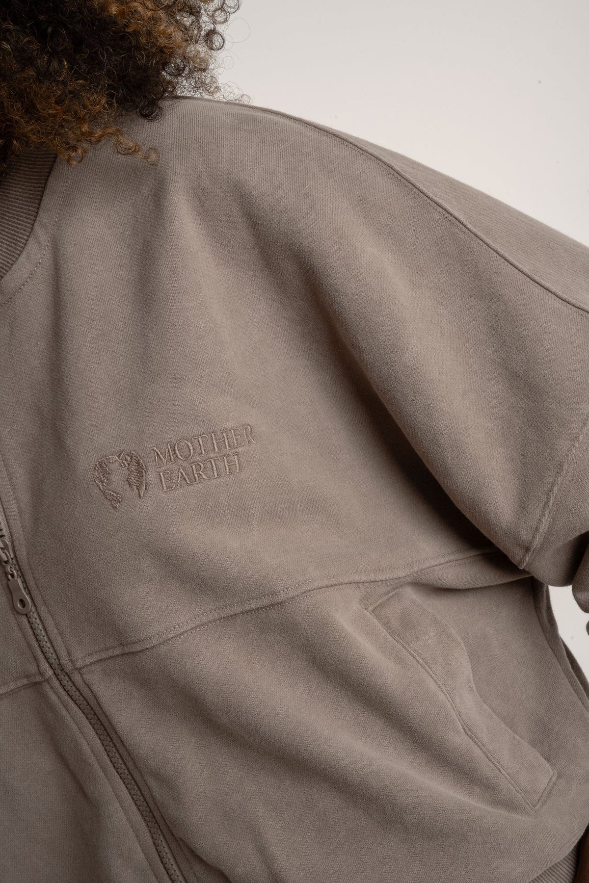 BLUZA BASEBALLÓWKA Z EFEKTEM WASHED MOCCA - ALESUND