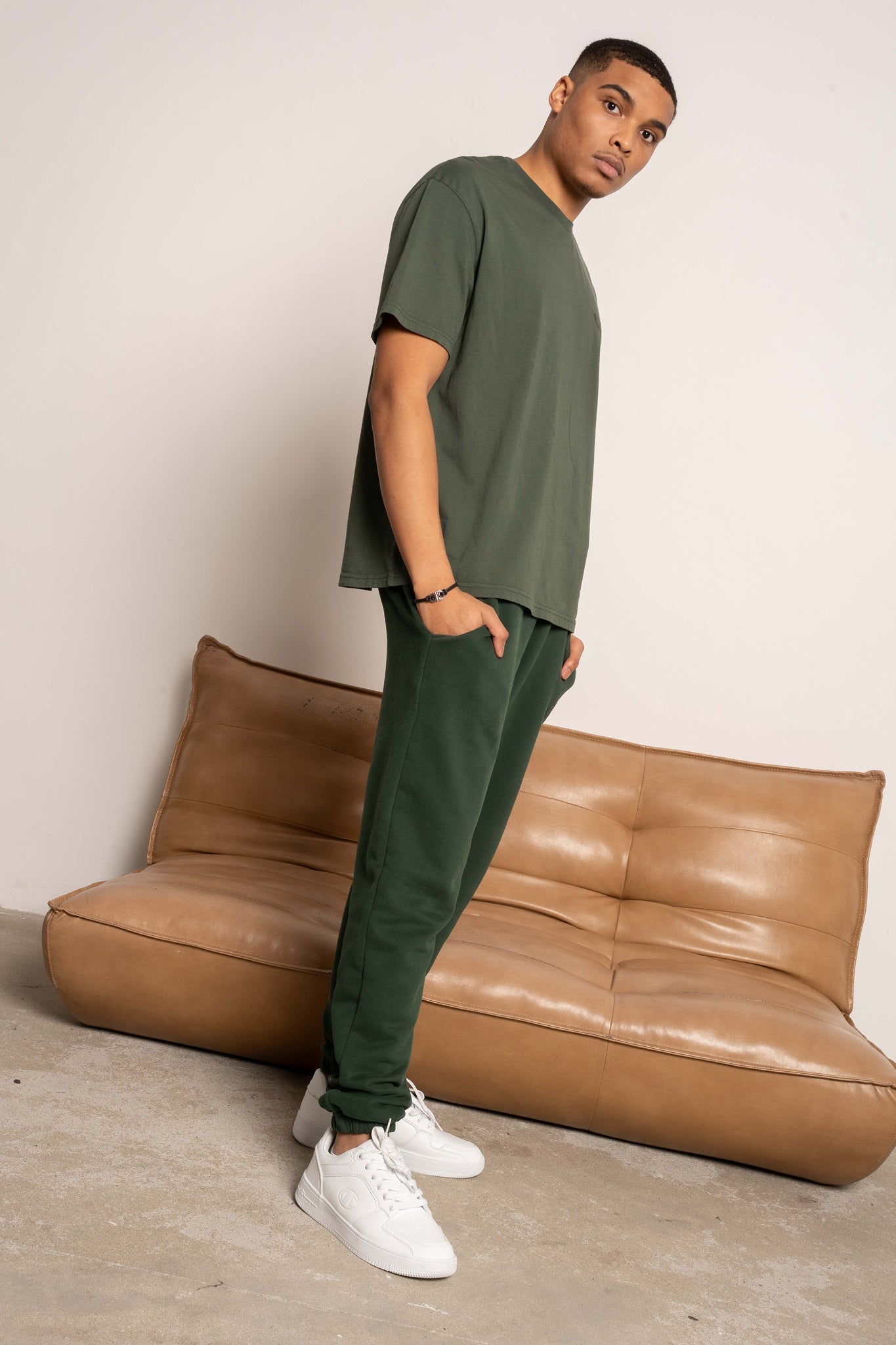 T-SHIRT OVERSIZE Z DELIKATNYM EFEKTEM SPRANIA ZIELONY - MOROTAI