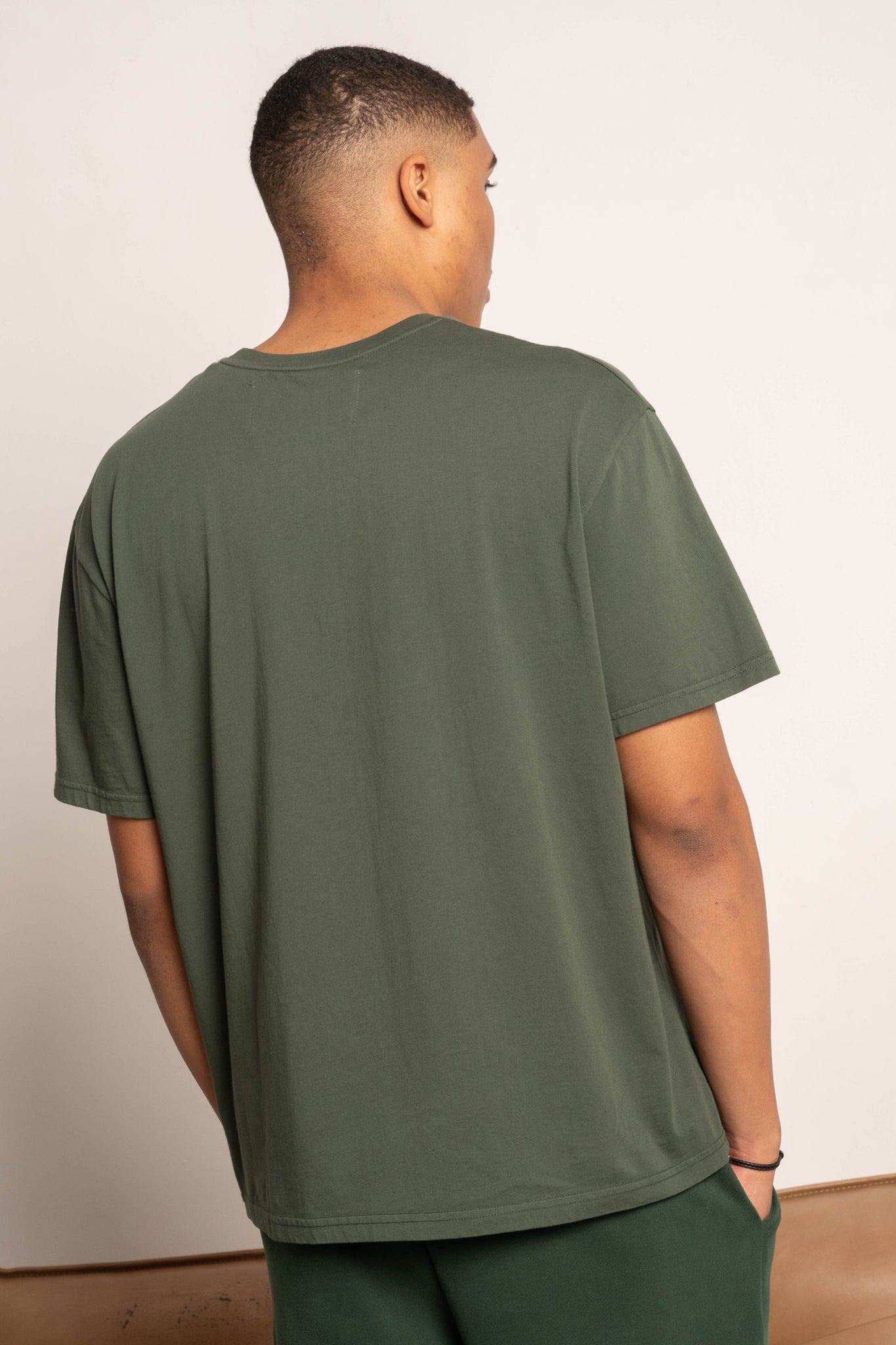 T-SHIRT OVERSIZE Z DELIKATNYM EFEKTEM SPRANIA ZIELONY - MOROTAI