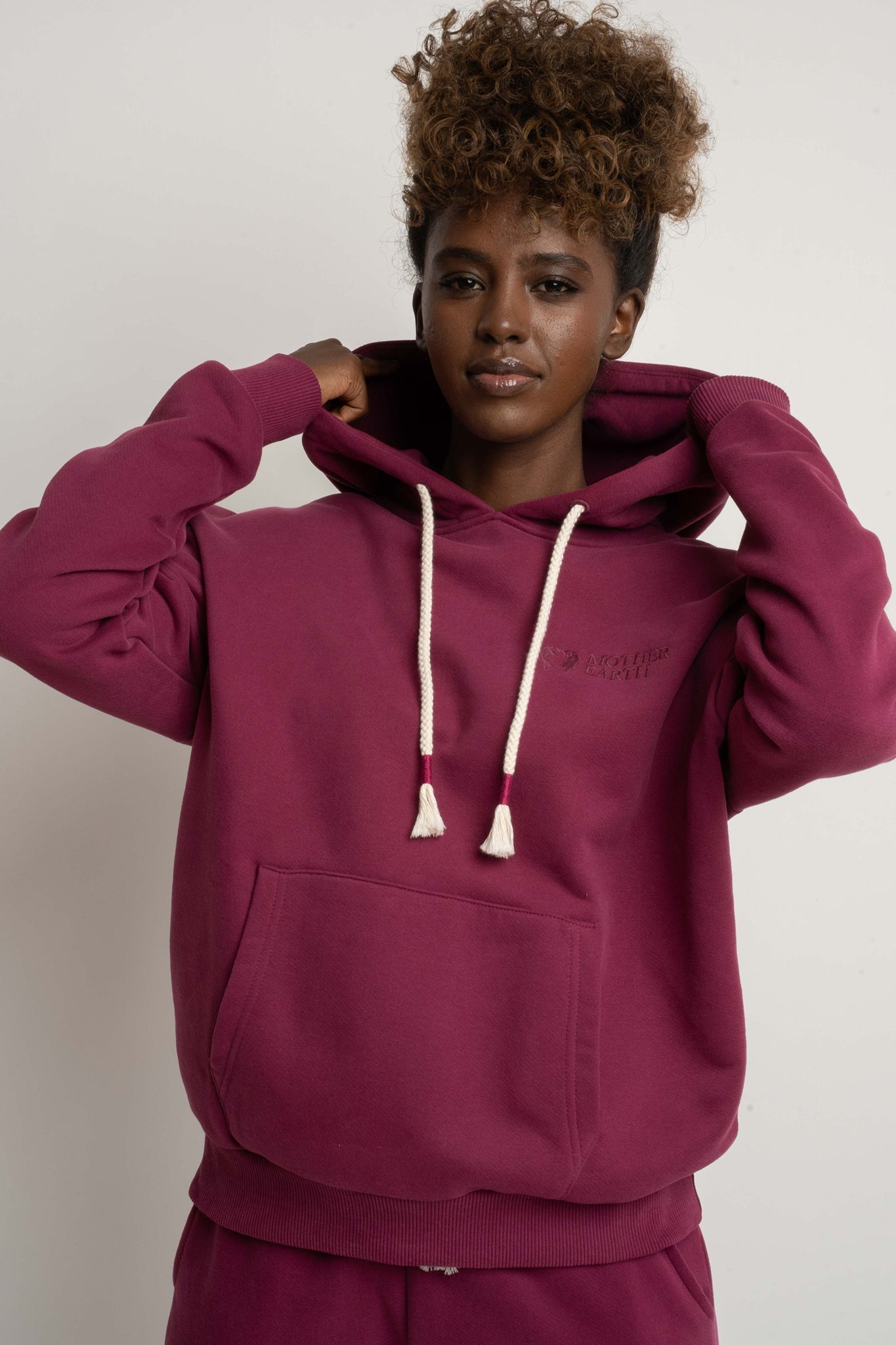 BLUZA Z KAPTUREM BURGUNDOWA - MOHELI