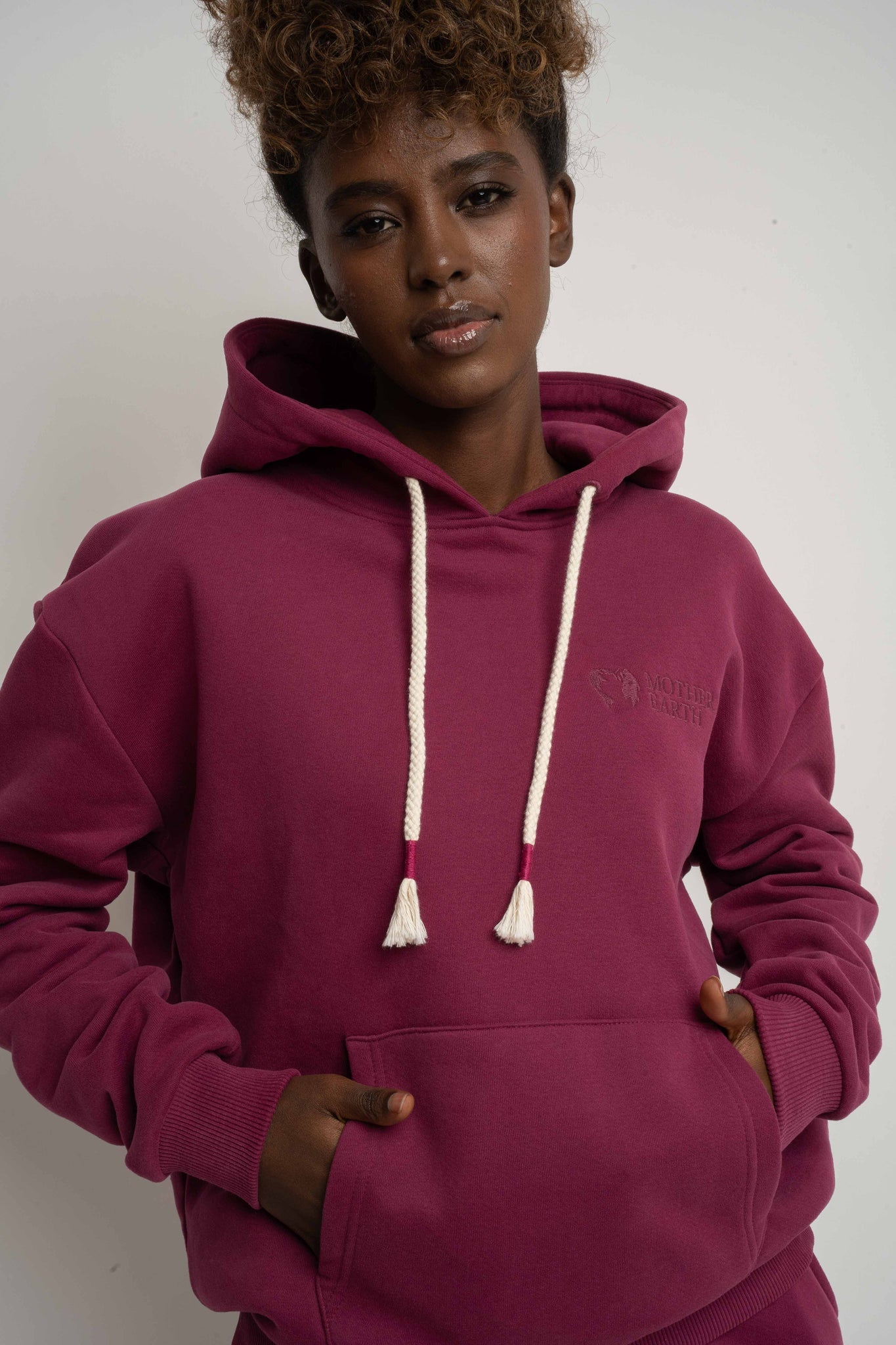 BLUZA Z KAPTUREM BURGUNDOWA - MOHELI