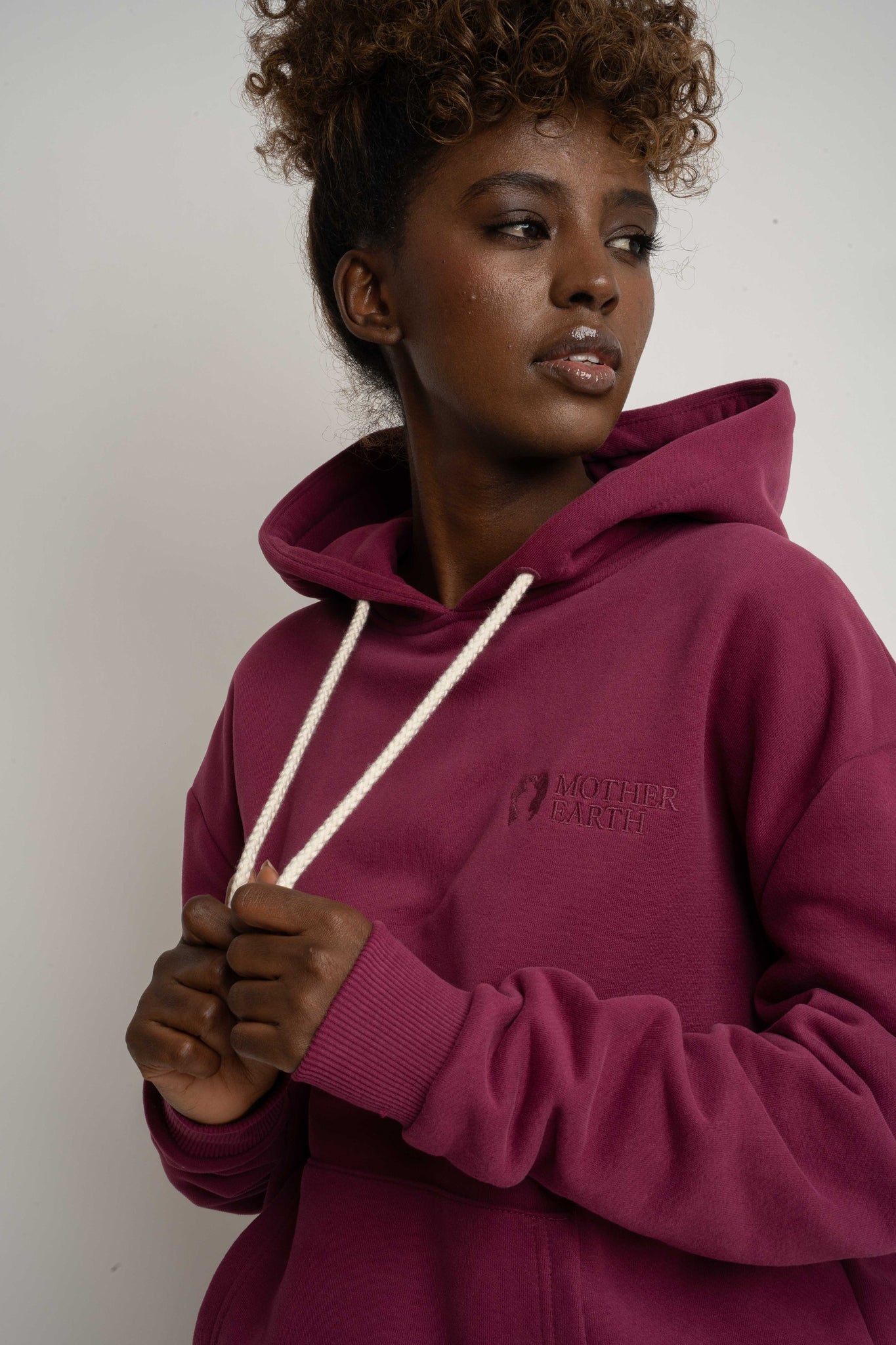 BLUZA Z KAPTUREM BURGUNDOWA - MOHELI