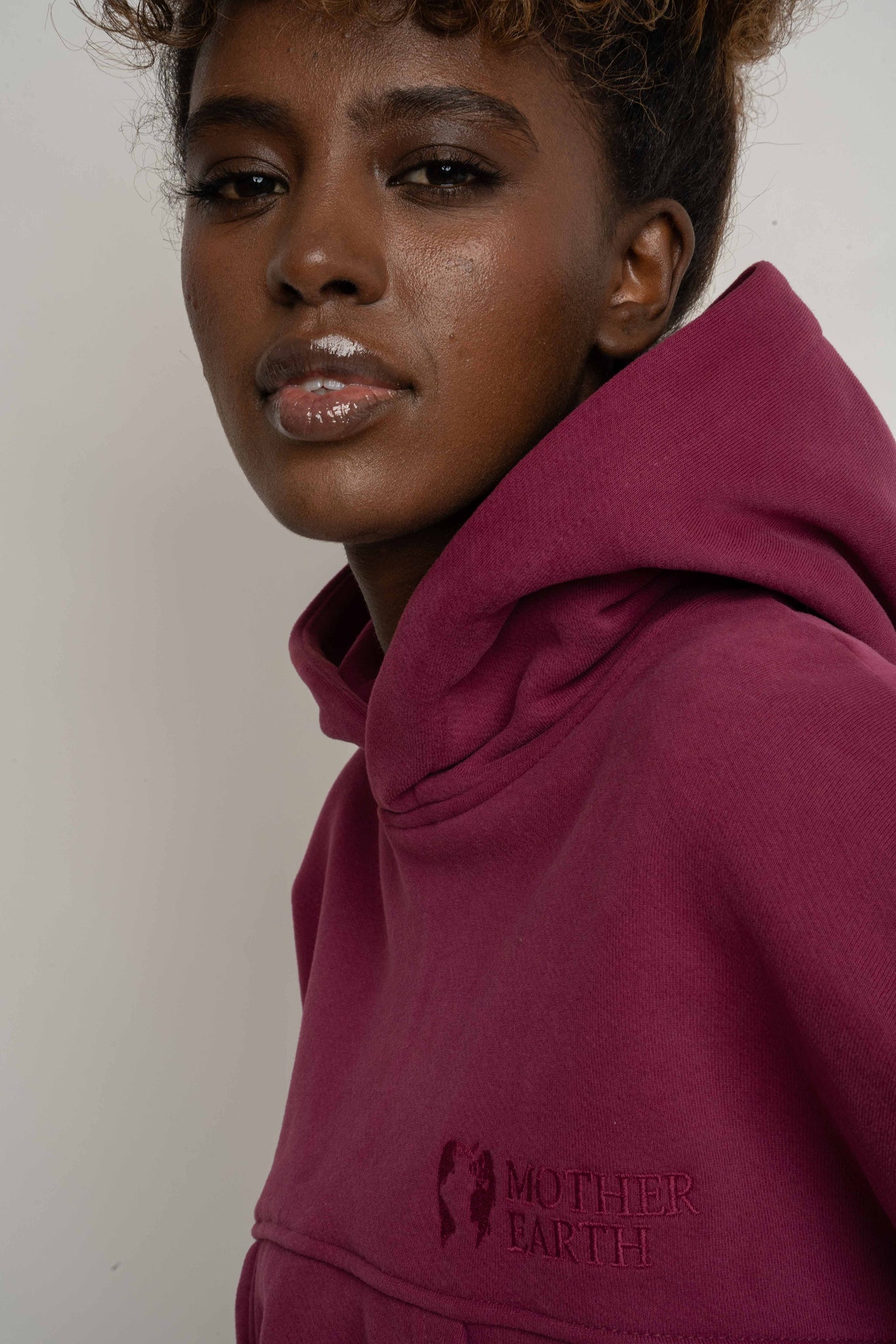 BLUZA Z KAPTUREM BURGUNDOWA - MURIA