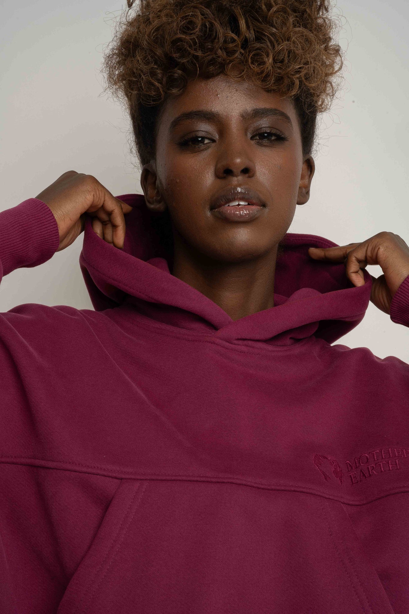 BLUZA Z KAPTUREM BURGUNDOWA - MURIA
