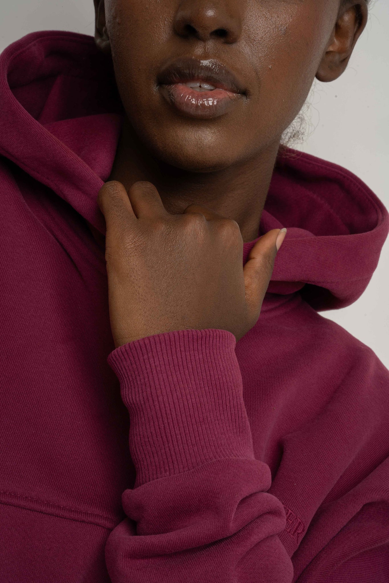 BLUZA Z KAPTUREM BURGUNDOWA - MURIA