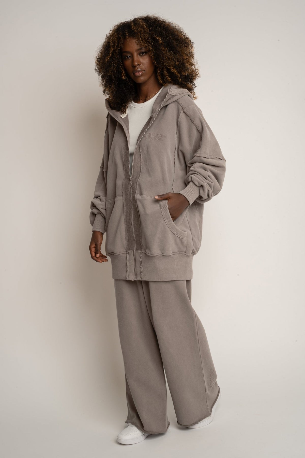 WOMEN'S LONG ZIP-UP HOODIE WITH WASHED EFFECT MOCCA - SENJA