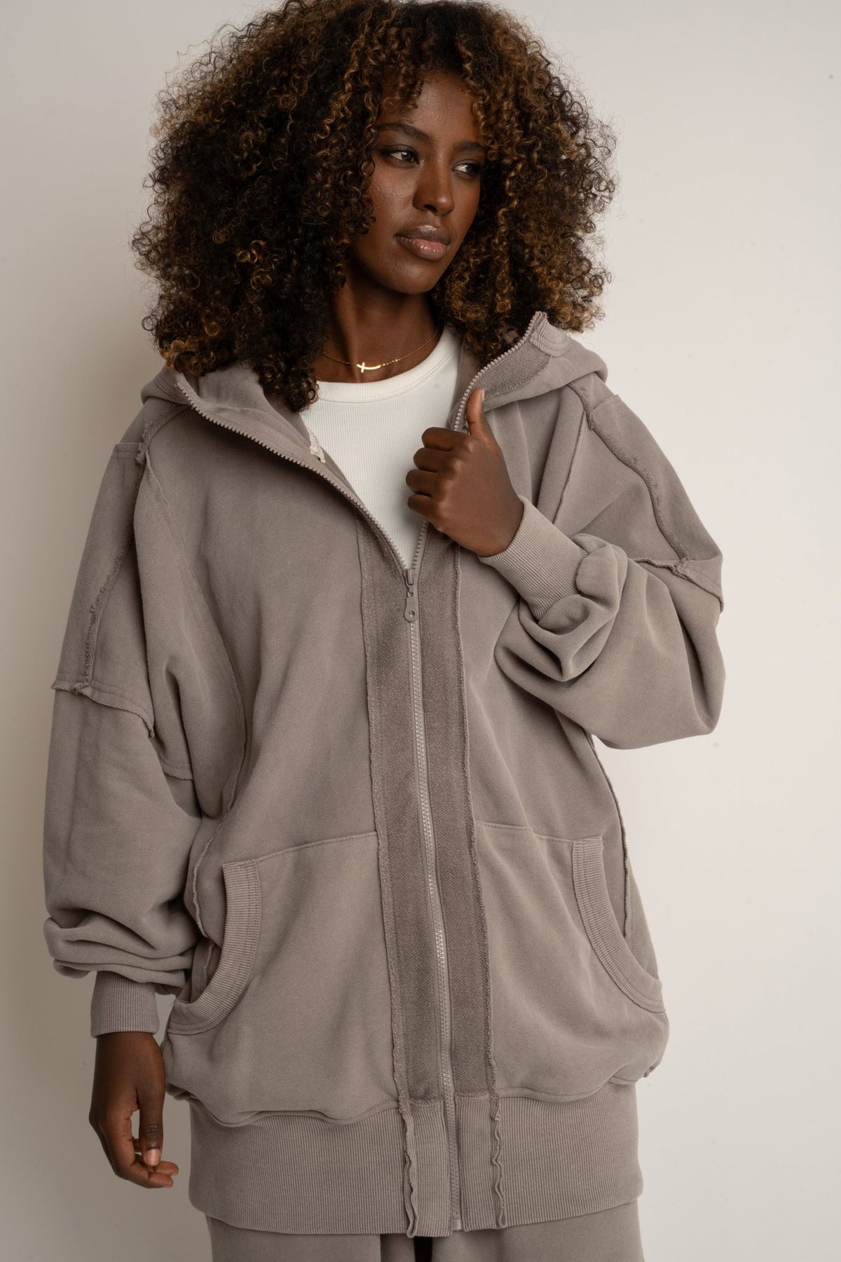 WOMEN'S LONG ZIP-UP HOODIE WITH WASHED EFFECT MOCCA - SENJA